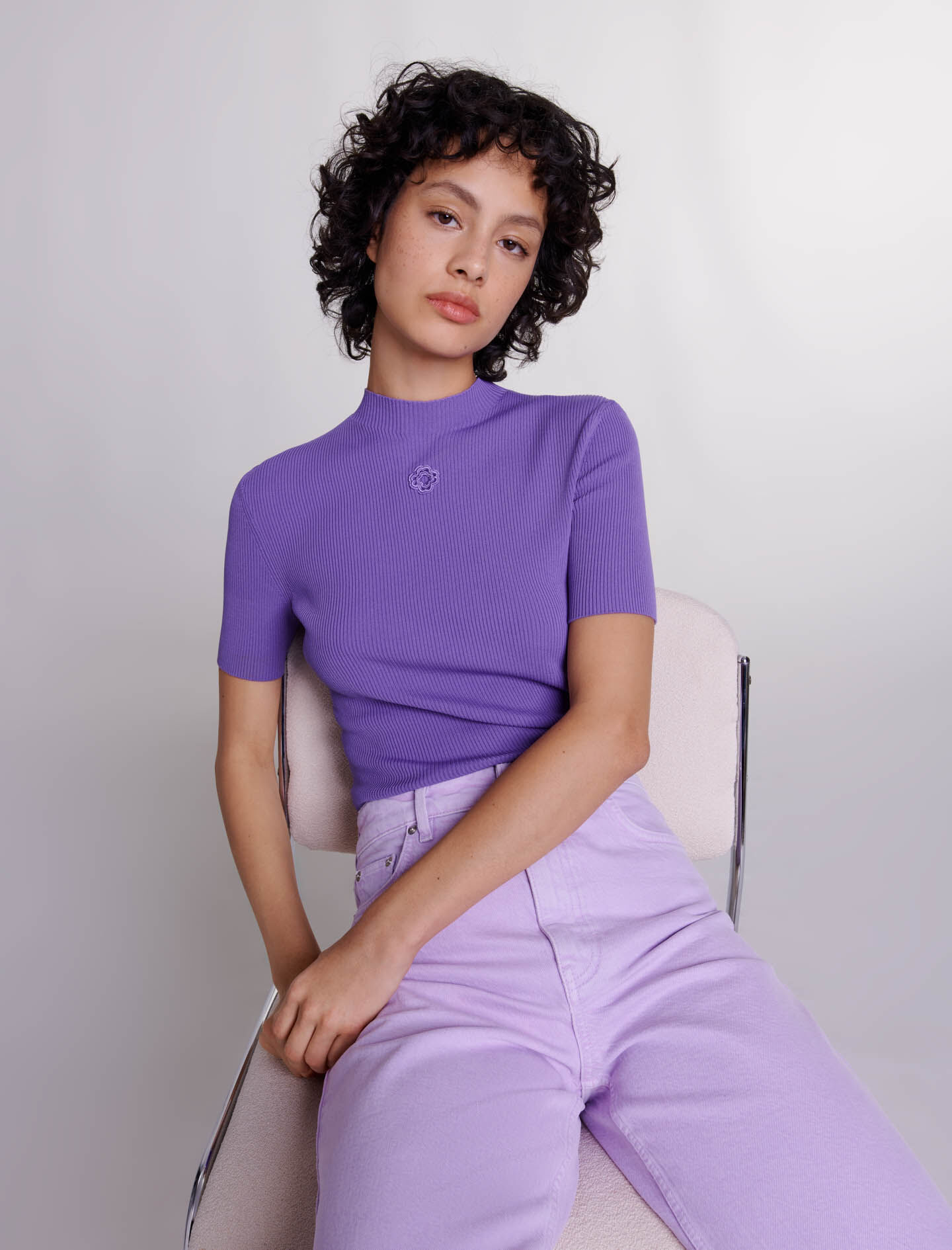 Apila-violetti kirjailtu toppi
