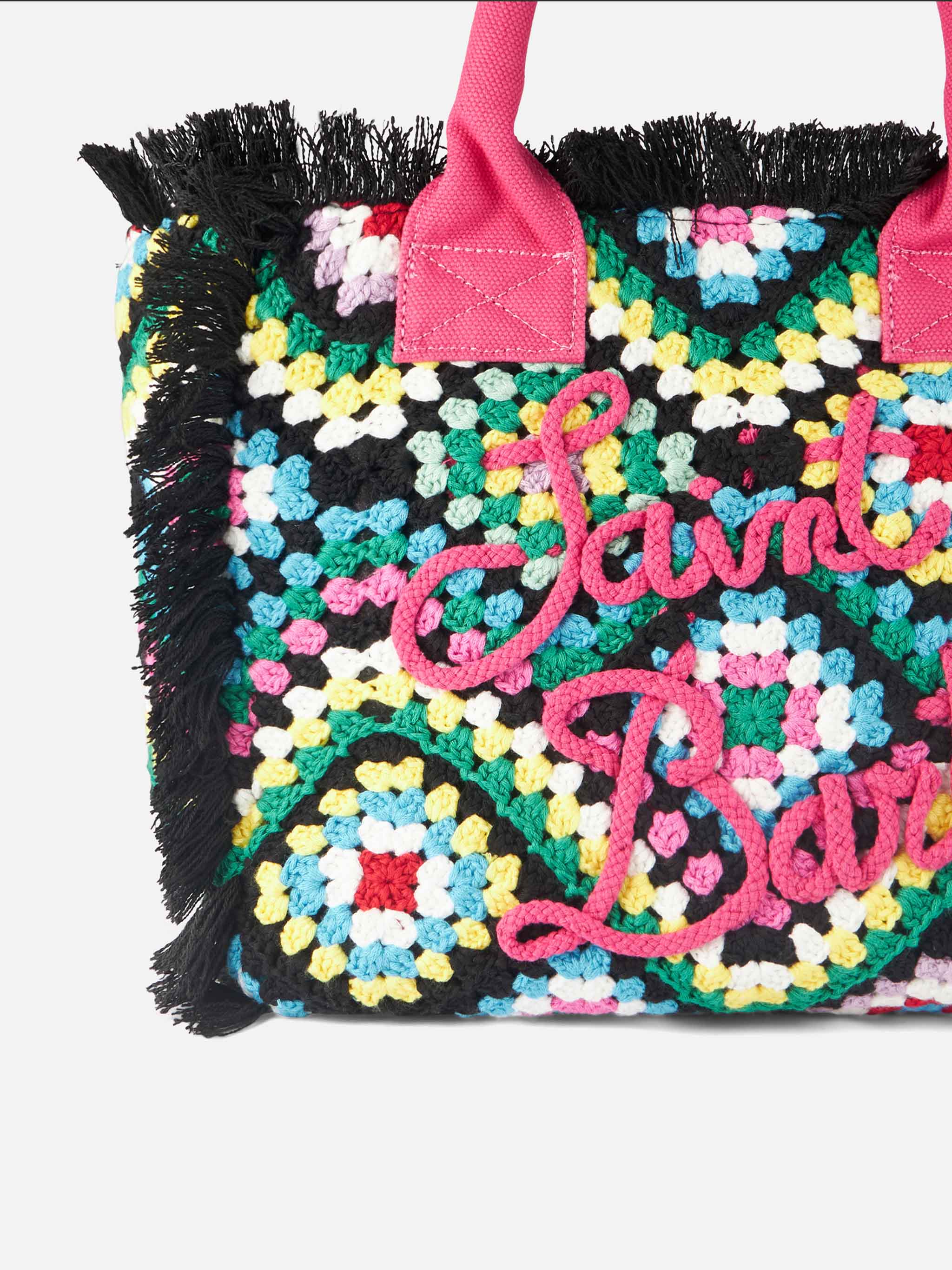 Sac bandoulière Vanity Crochet | Motif multicolore sur fond noir | Broderie Saint Barth | Poche intérieure zippée | 40 cm x 32 cm x 20 cm | MC2 Saint Barth