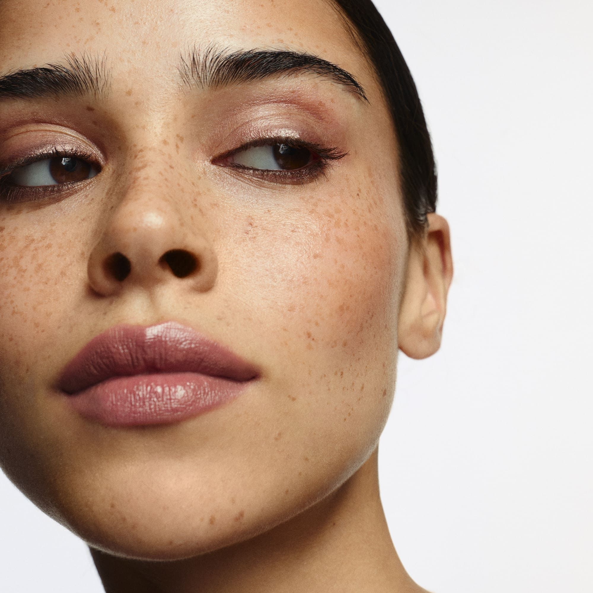 Течни кармин за усне Glazed Lips SPF50 Луксузни сјај за усне
