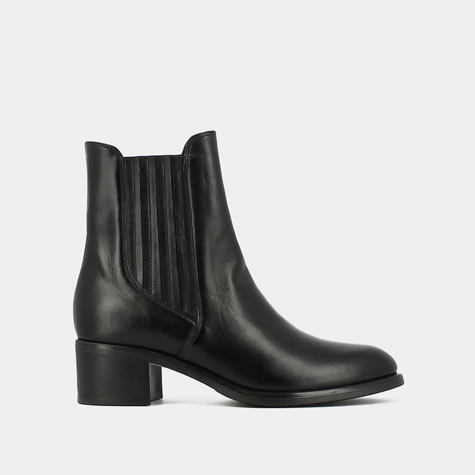 Boots à bouts ronds et petits talons  en cuir noir
