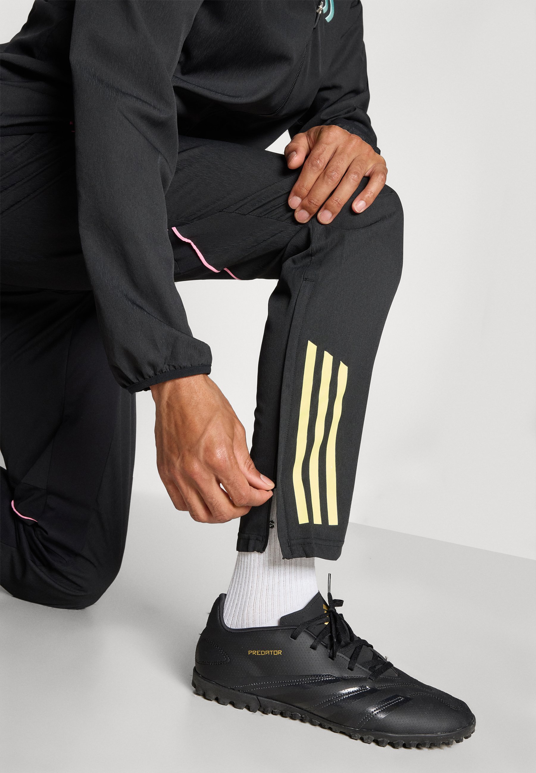 adidas Performance JUVENTUS 25/26 TIRO25 Wettbewerbs-Präsentationshose - Vereinskleidung - Schwarz