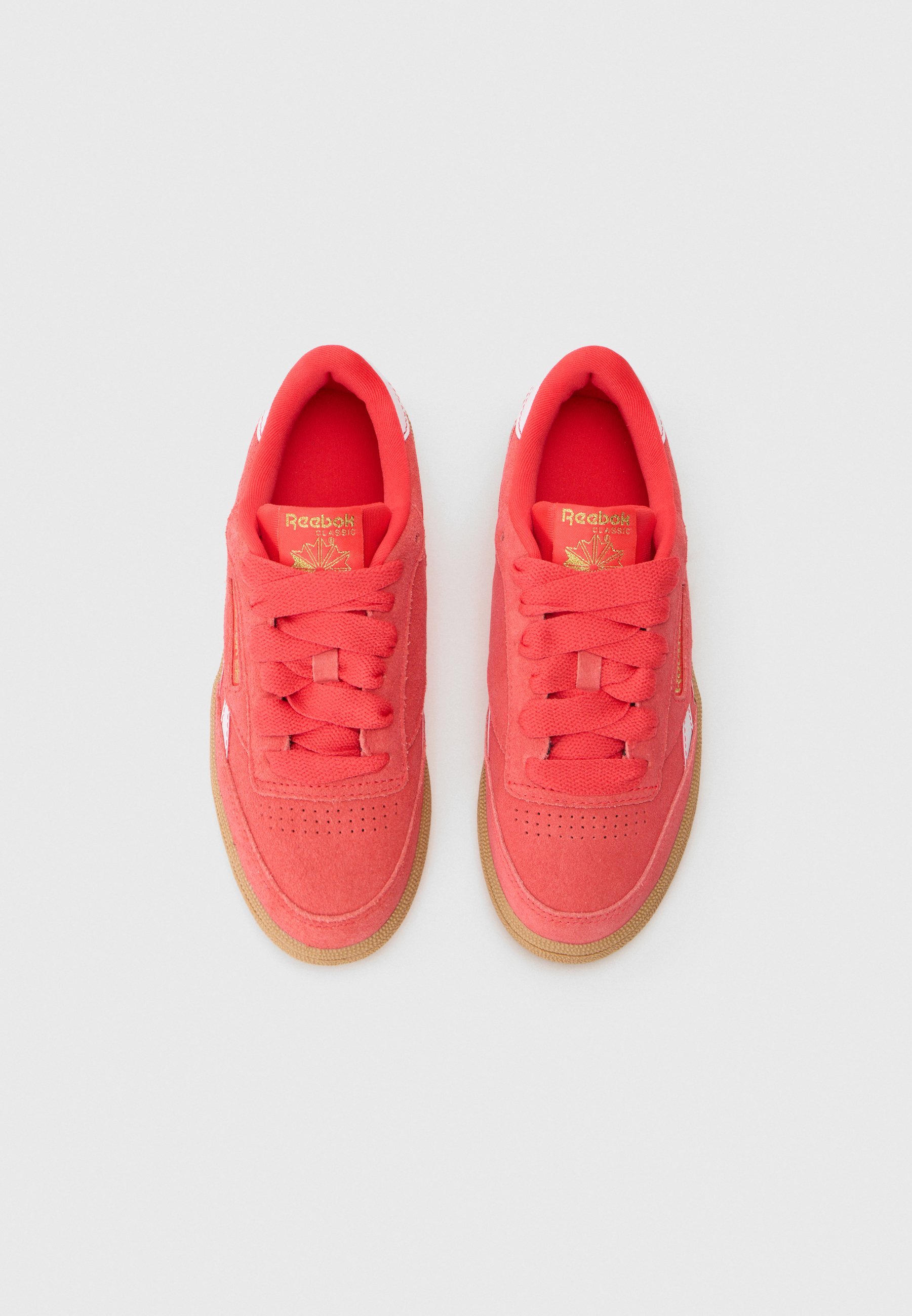 Reebok Classic CLUB C REVENGE UNISEX - Sneakers - energie rood/wit/goud metallic