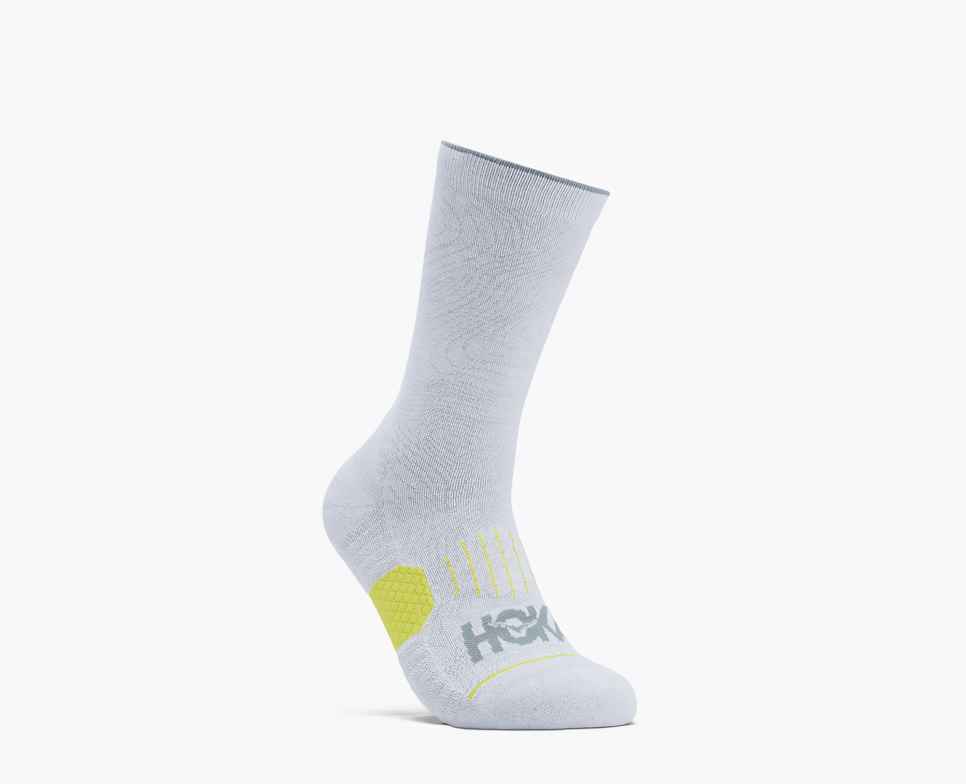 HOKA Meias de corrida cano médio, pacote com 3 unidades: Branco / Preto / Cinza