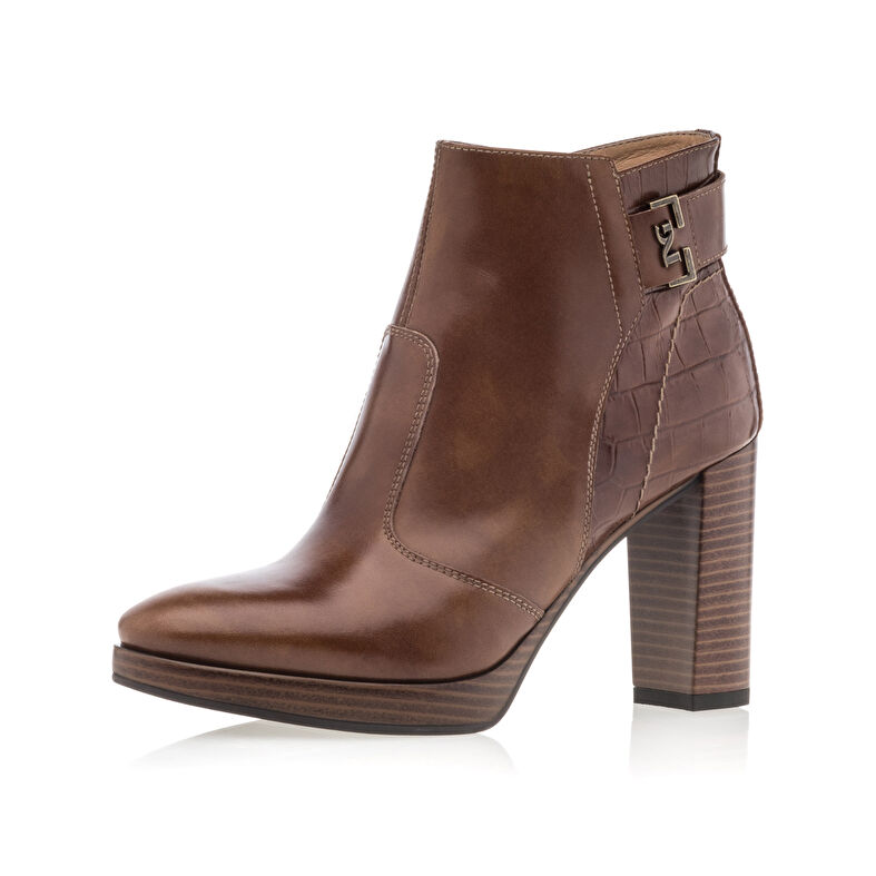 Braune Damenstiefel / Stiefeletten