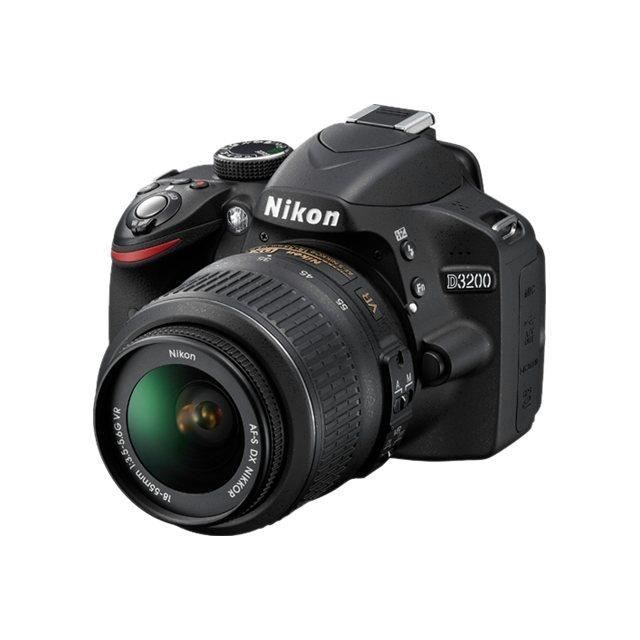 Kit Nikon D3200 + obiettivo AF-S DX 18-55 VR II nero
