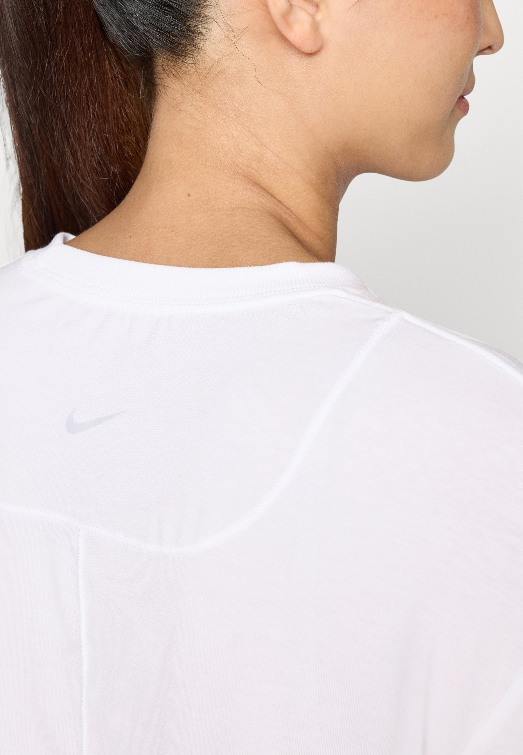 Nike Performance ONE RELAXED – Langarmshirt – Weiß