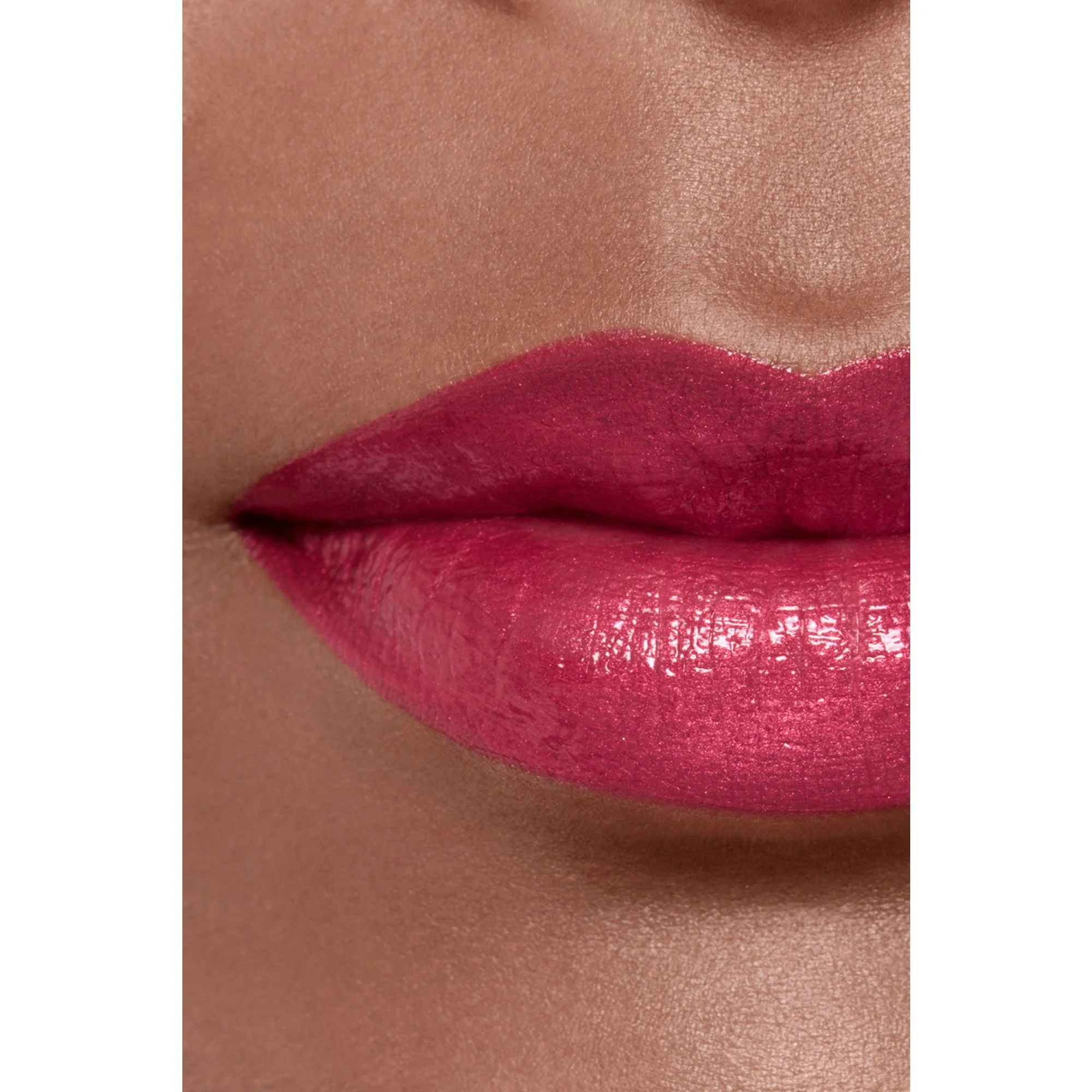 ROUGE ALLURE LAQUE - IL ROSSETTO FLUIDO BRILLANTE TENUTA ESTREMA