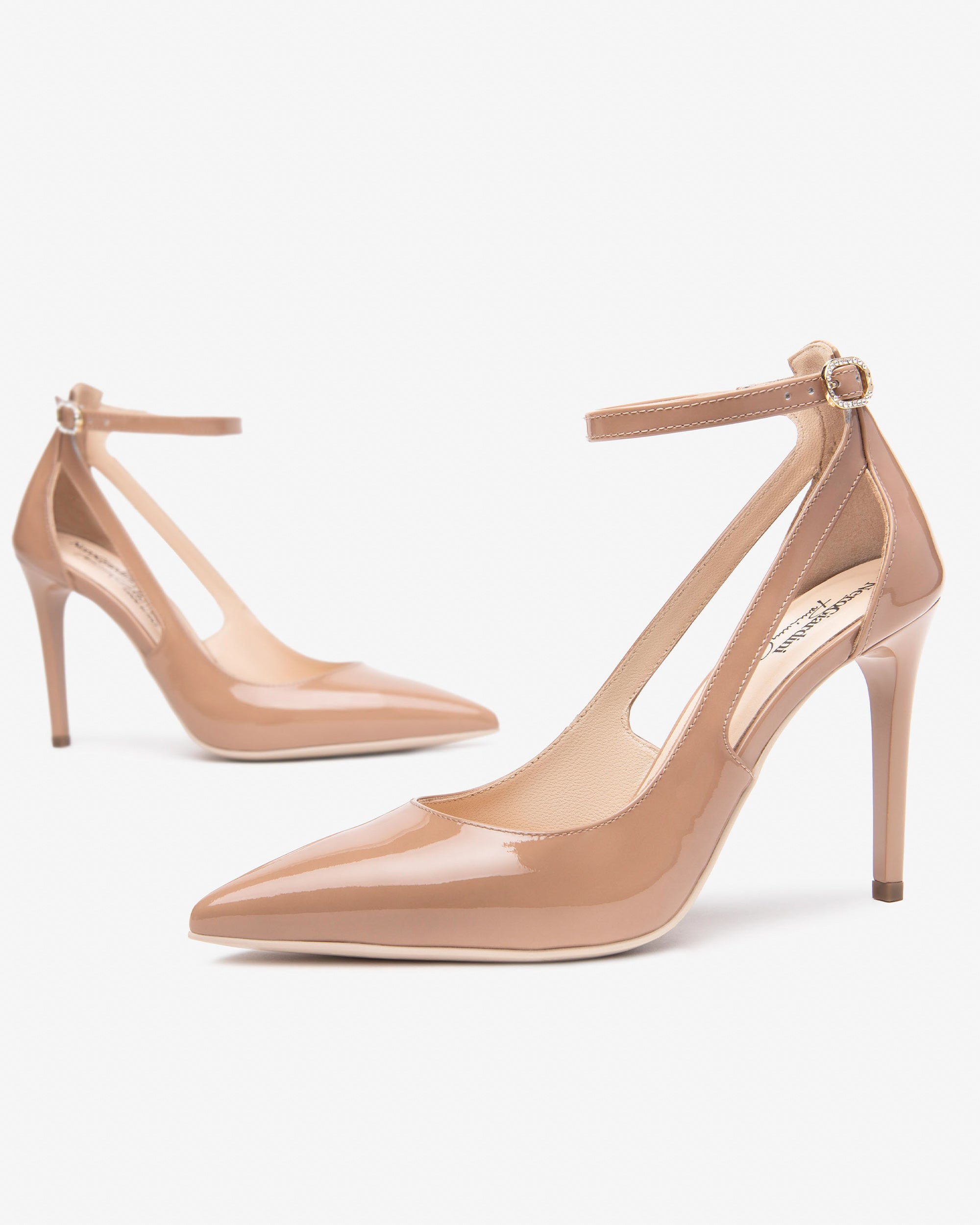  Damen-Pumps aus Lackleder