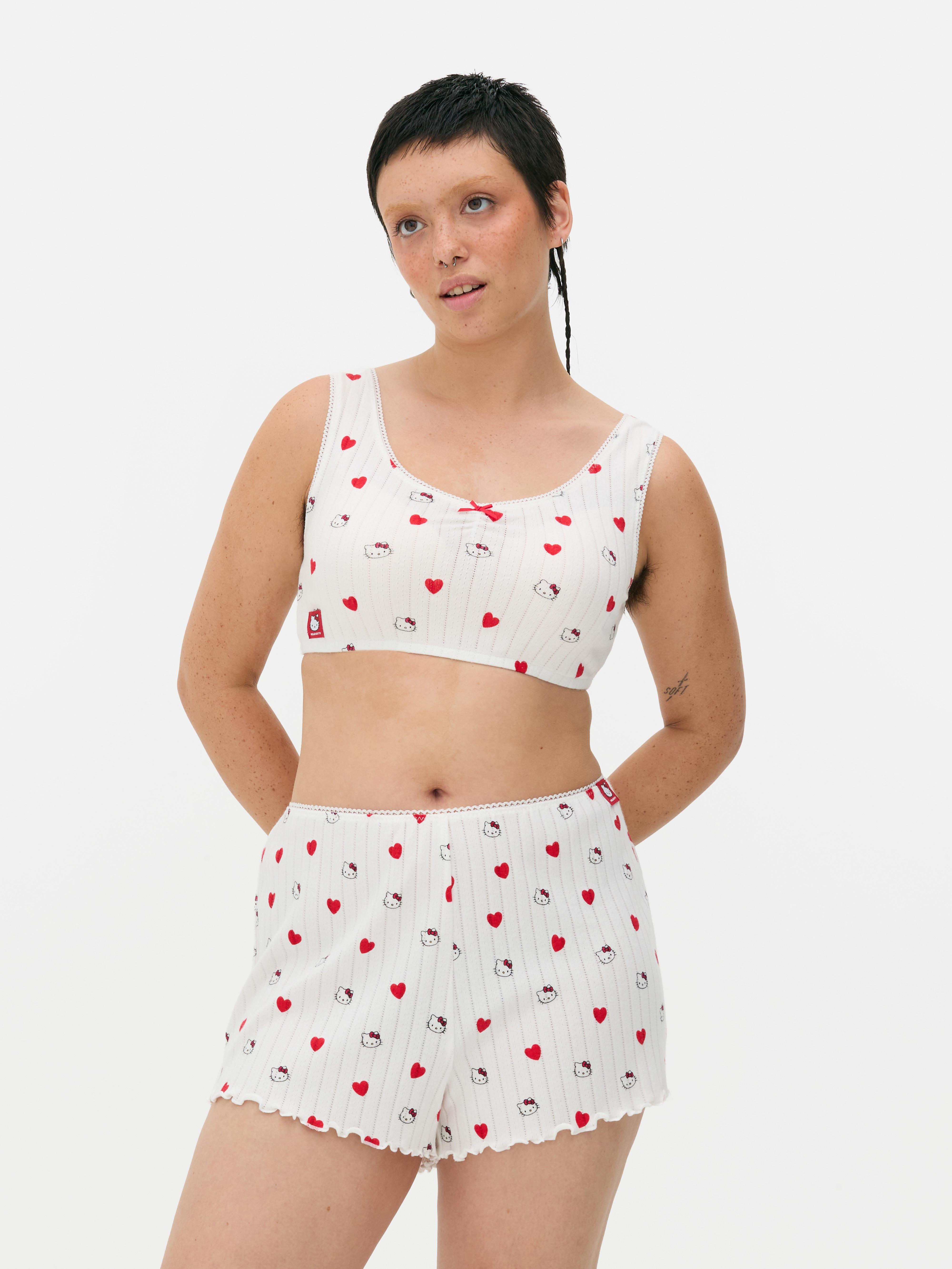 Hello Kitty Pyjamaoberteil mit Lochmuster Ein Hello Kitty Pyjamaoberteil mit U-Ausschnitt und kurzem Saum