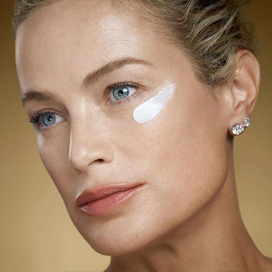 Estée Lauder Re-Nutriv Ultimate Lift atjaunojošs, bagātīgs acu krēms jauneklīgam mirdzumam – 15 ml