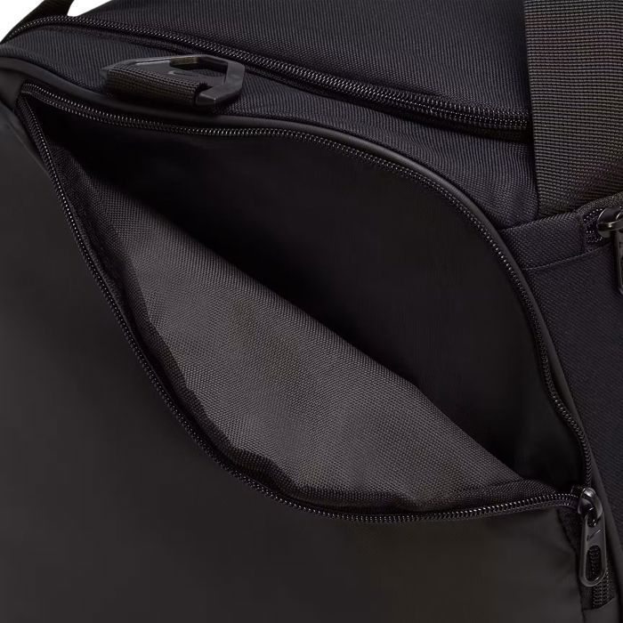 Nueva bolsa deportiva grande Nike negra de 60 litros.