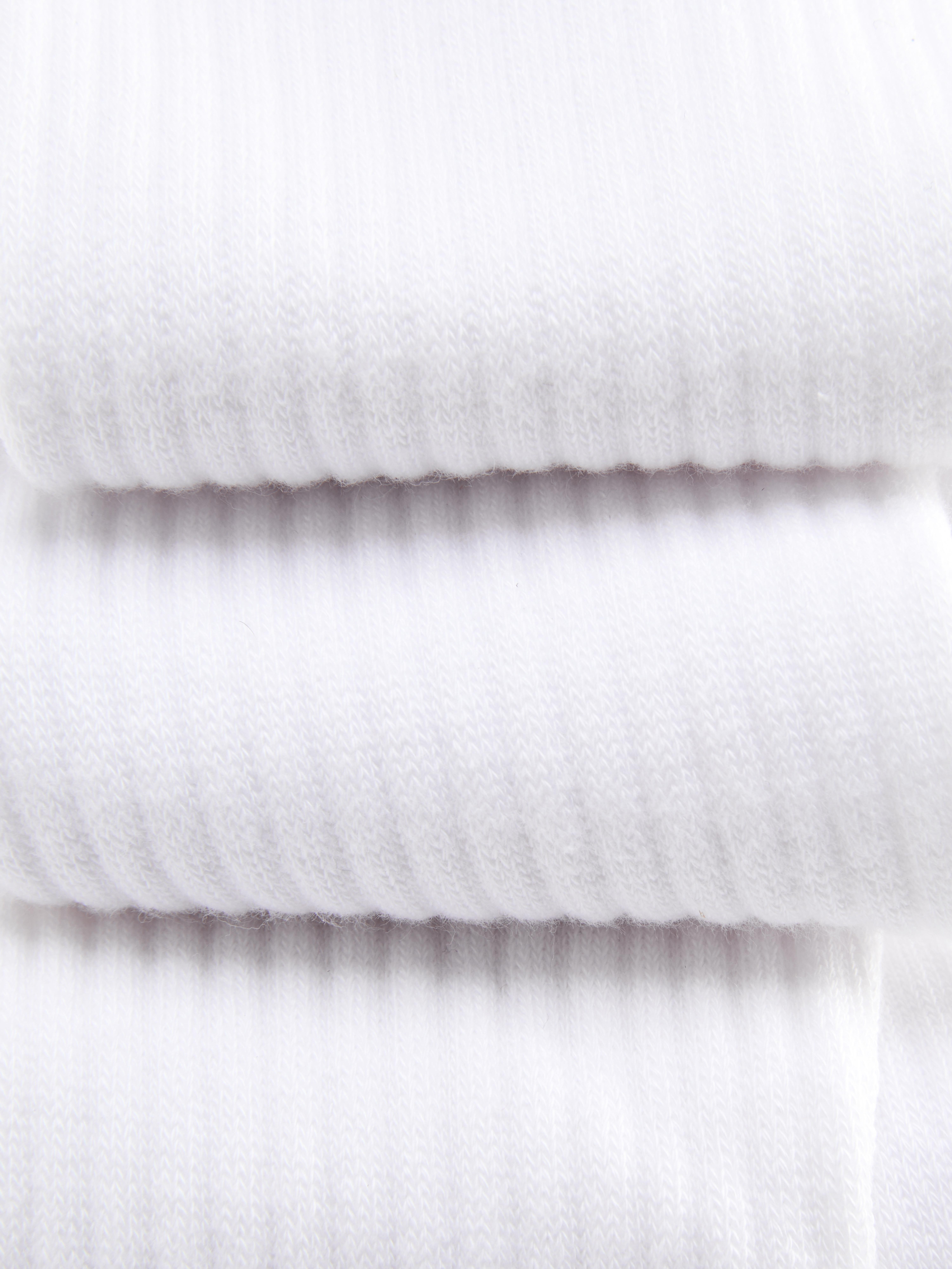 Sportsocken, 3 Paar. Diese sporttauglichen, mittellangen Socken sind perfekt für aktive Tage.