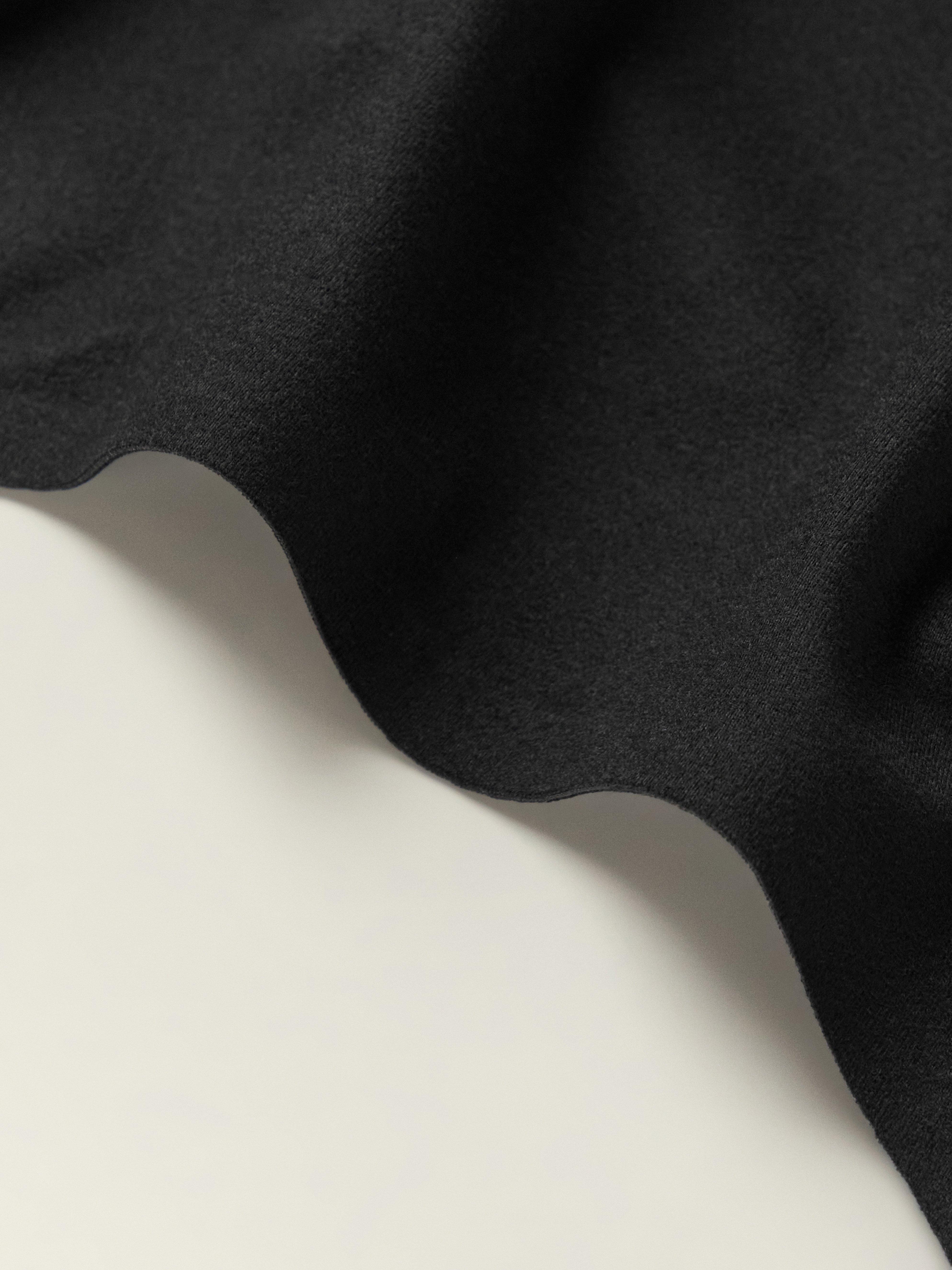 Frihetskroppen – Closely Black