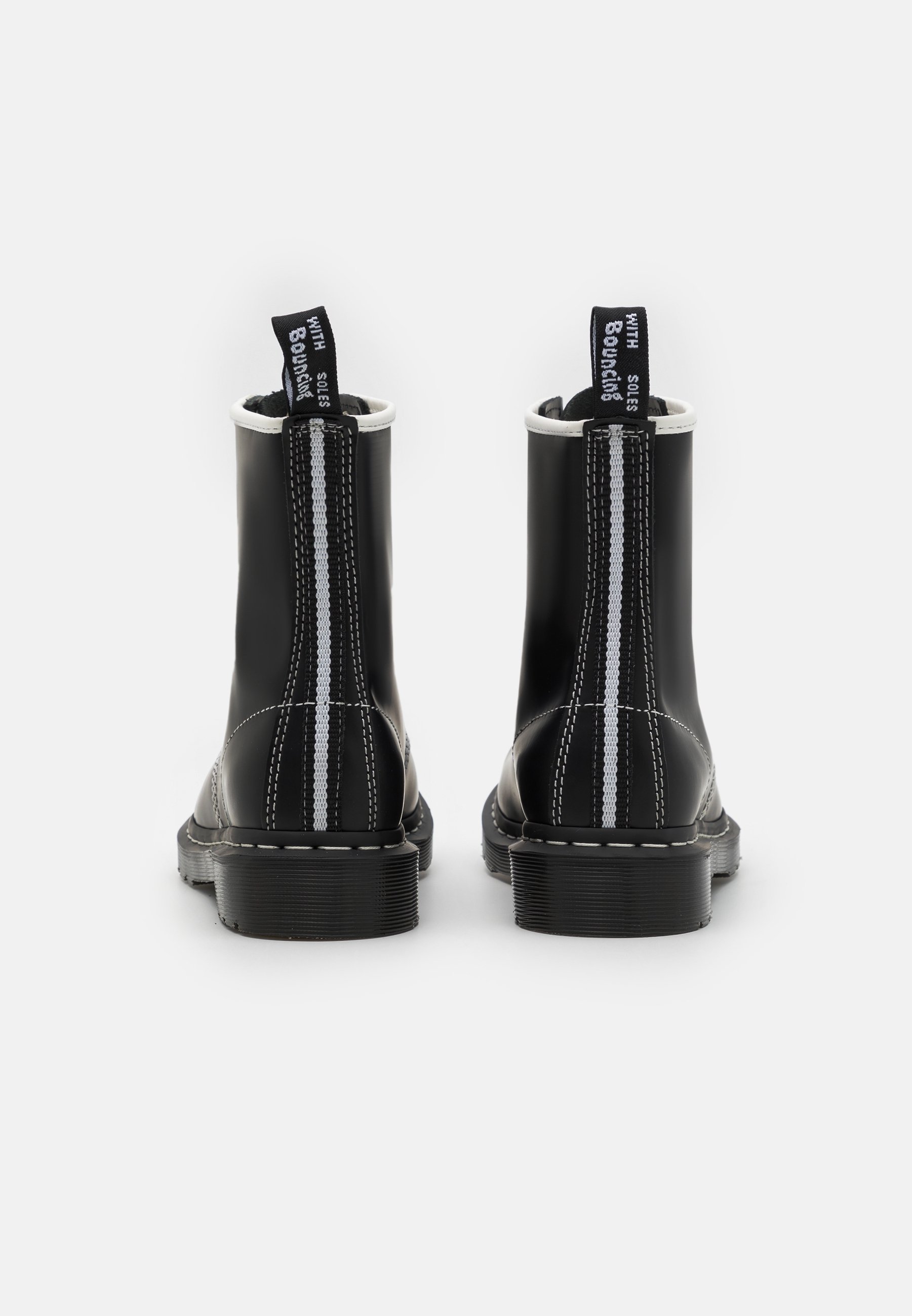 Stivaletti stringati Dr. Martens - neri