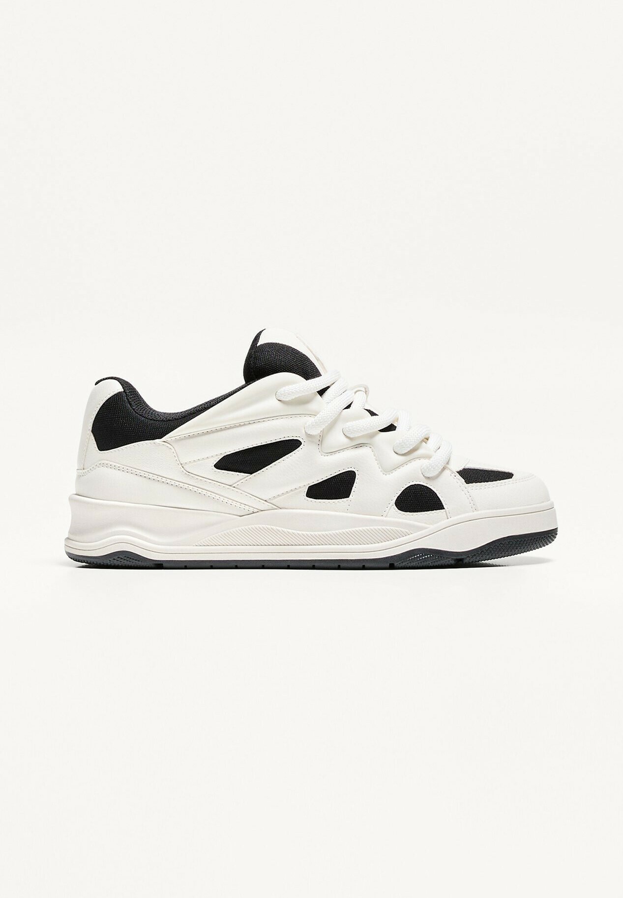 Bershka CONTRAST - Skateschoenen - wit zwart