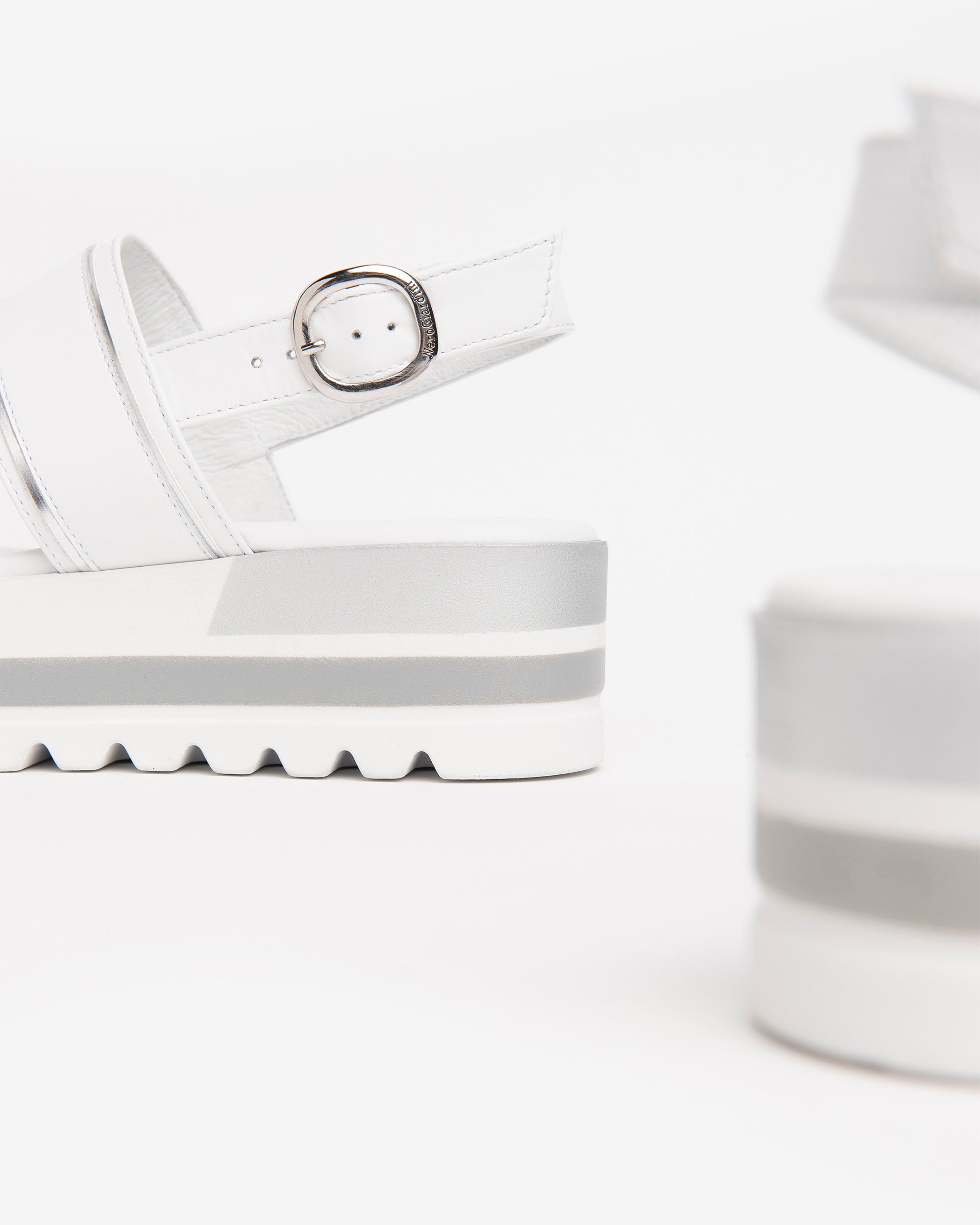  Sandales pour femmes en cuir et matières techniques