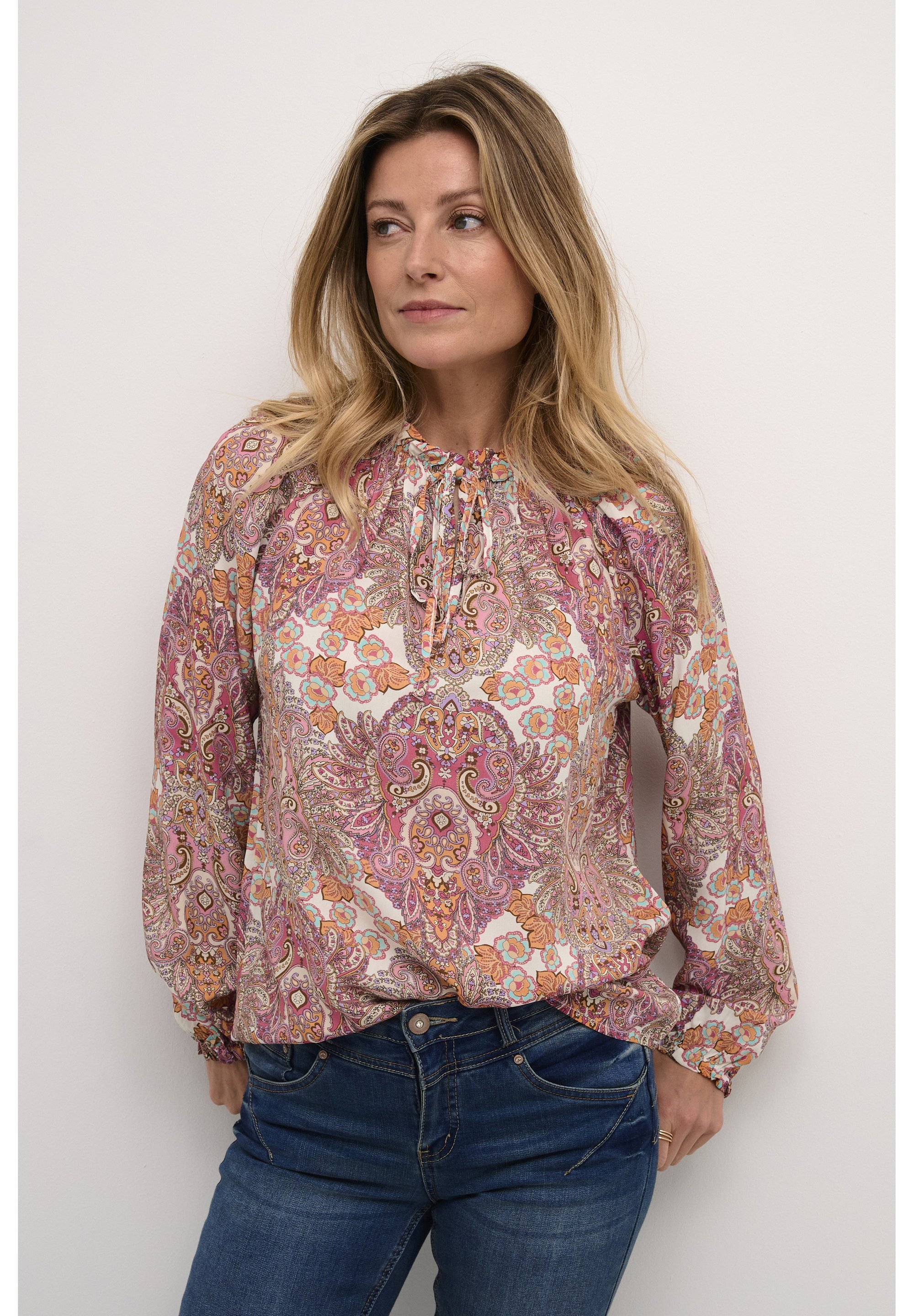 Creme ASTRA - Blusa - estampa paisley rosa