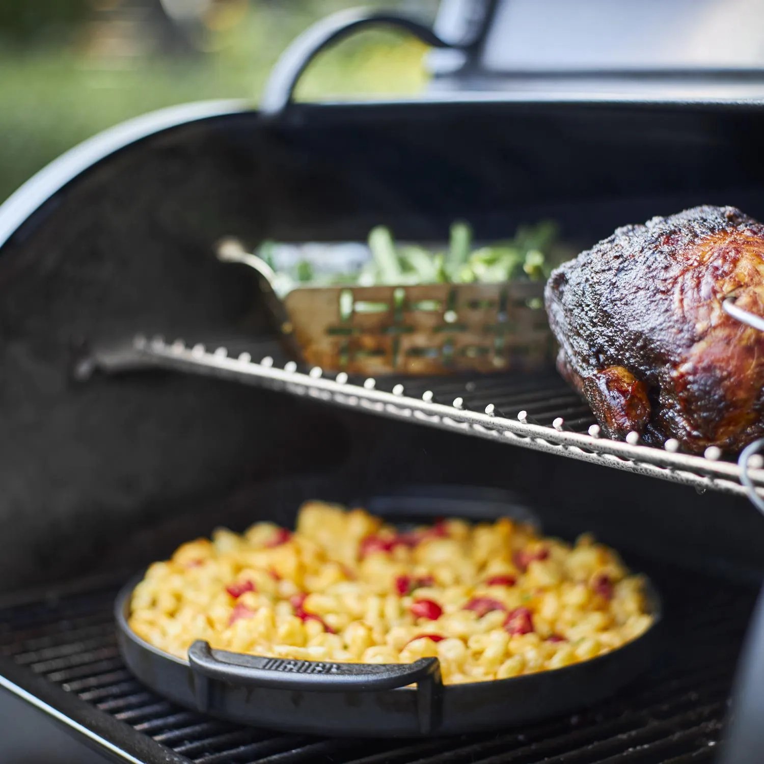 Weber SmokeFire EX4 Gen 2 24-tuumainen Wi-Fi-yhteensopiva puulämmitteinen pellettigrilli - 22510201