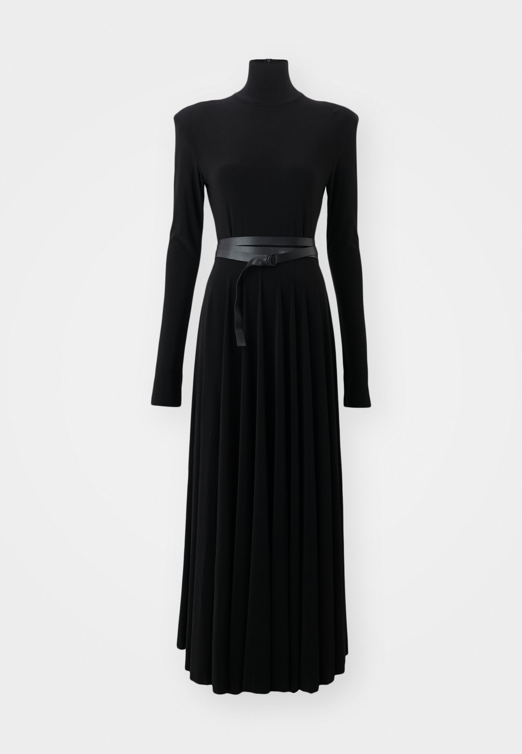 Vestido Norma Kamali com ombreiras e modelagem evasê até a metade da panturrilha - Vestido de malha - preto