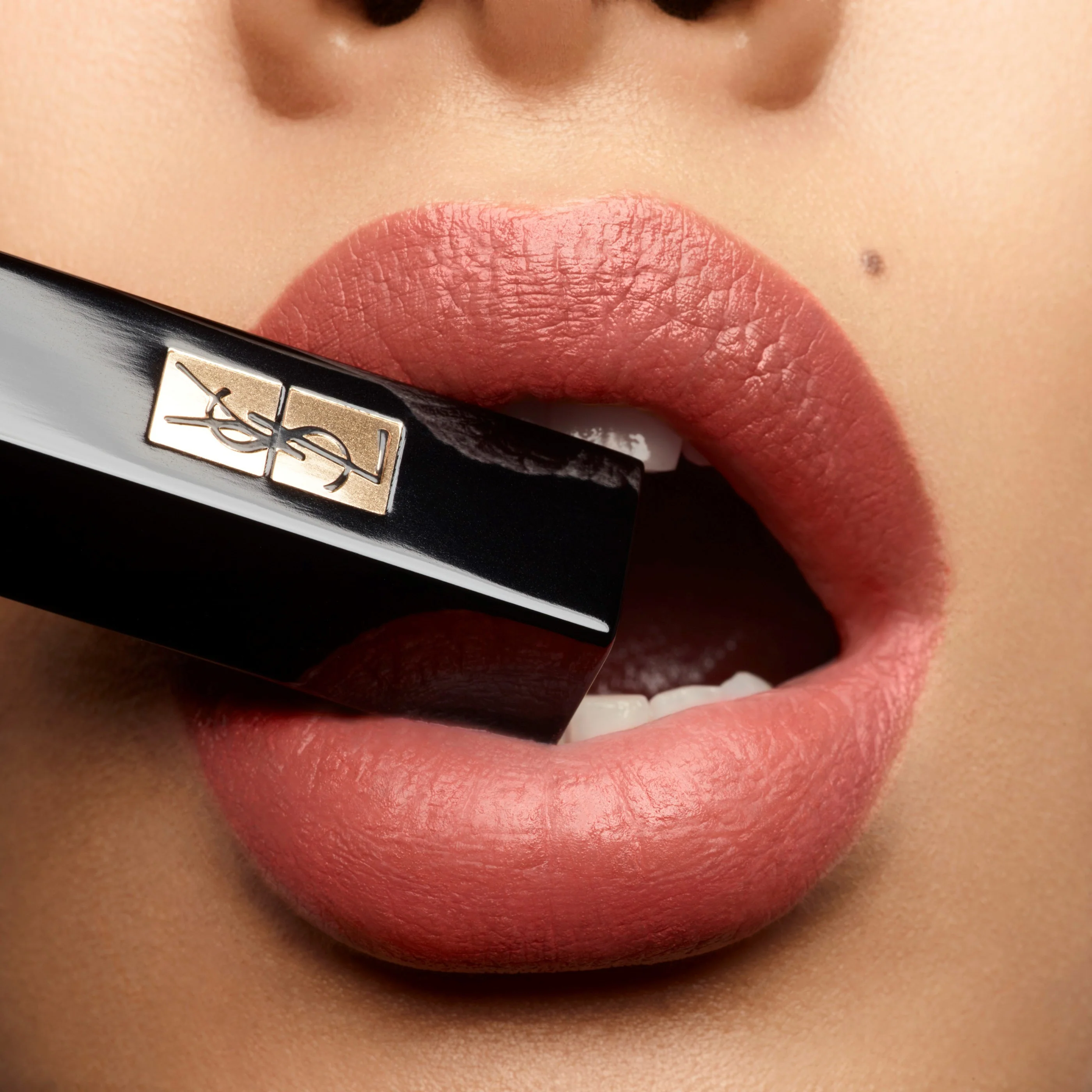 Labbra Rouge Pur Couture The Slim Velvet Radical - Rossetto mat, Rossetto
