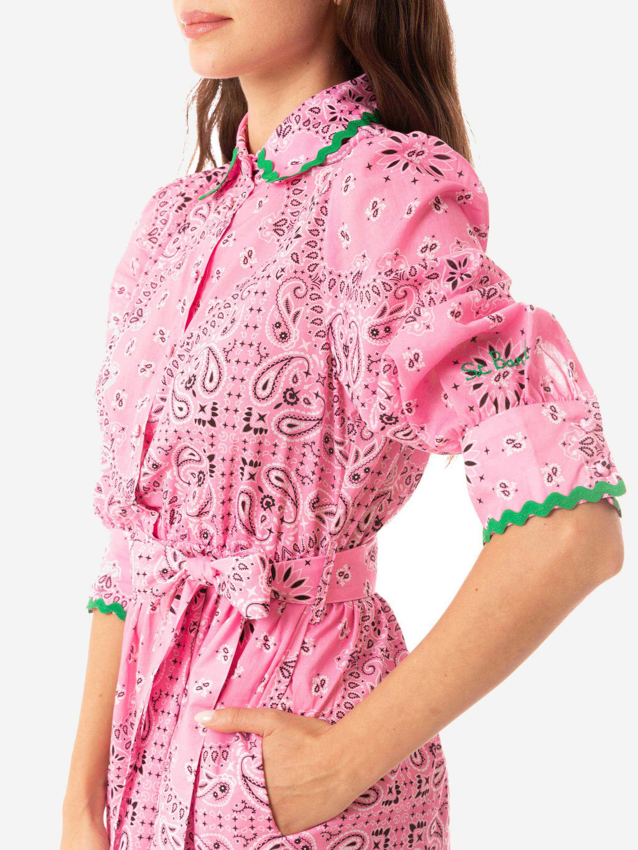 Kurzes Baumwollkleid mit Bandana-Print und Stickerei