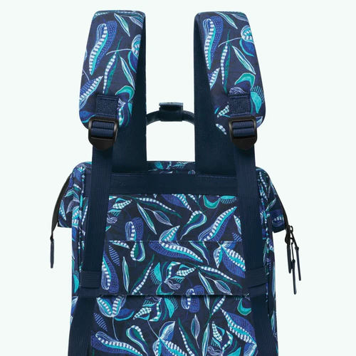 Cabaia Střední batoh Adventurer Fontainebleau modrý