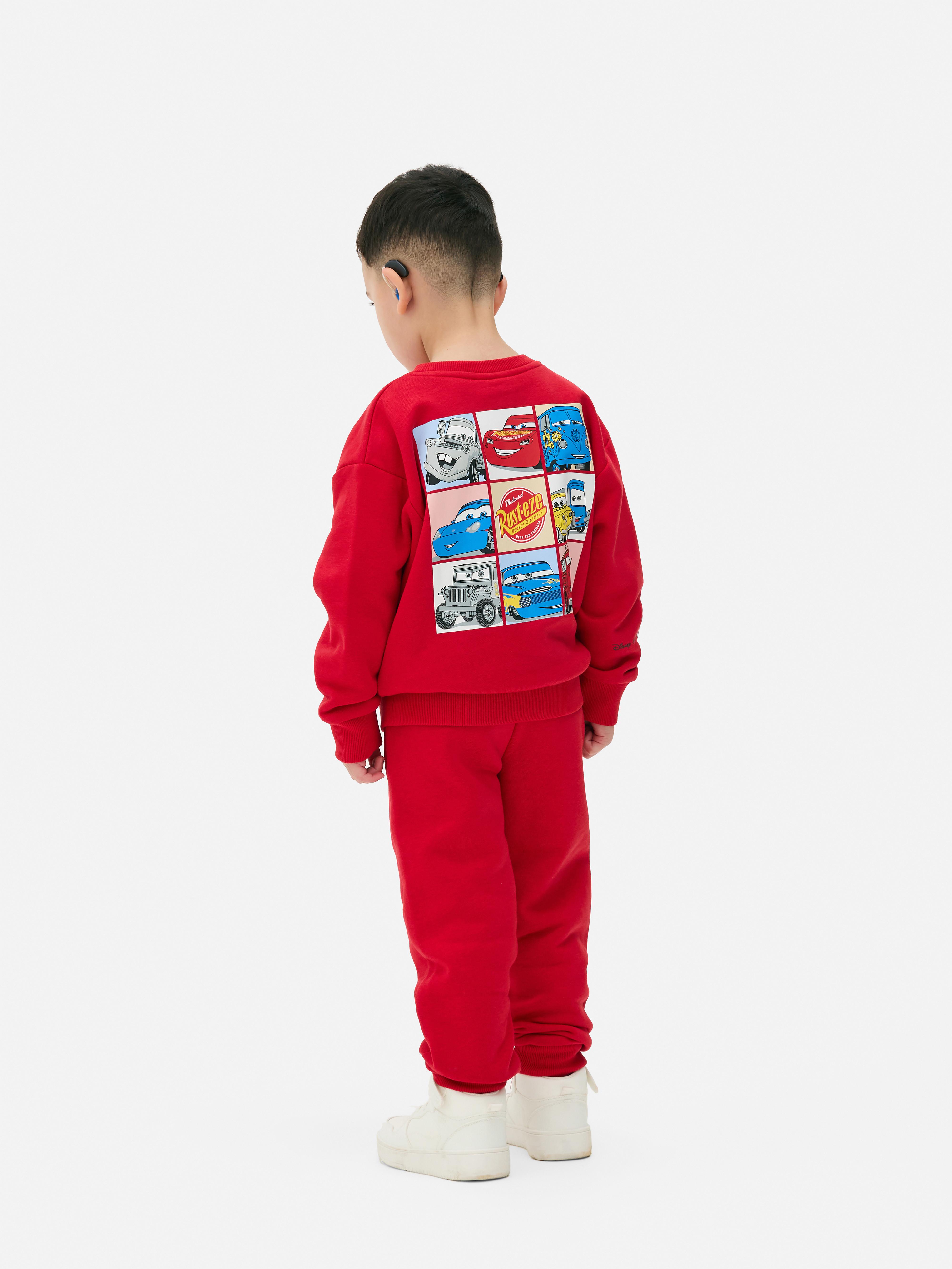Pantaloni de trening asortați cu imprimeu Disney Cars. Pantaloni de trening cu șnur de strângere, manșete la gleznă și imprimeuri cu personaje Cars.
