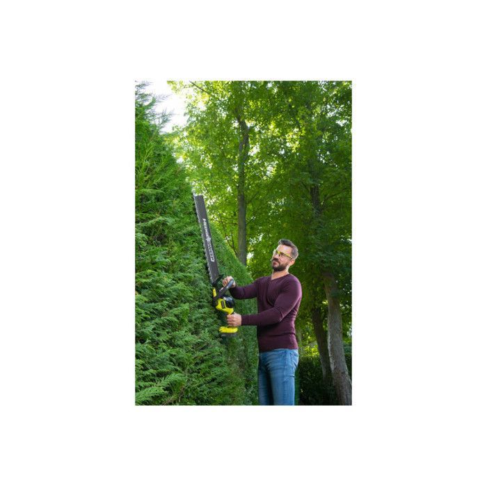 RYOBI Linea 18V One+ Hedge Trimmer Kit - 55cm RY18HT55A-0 - 1 x 5.0Ah Battery - 1 x RC18120-150 Fast Charger