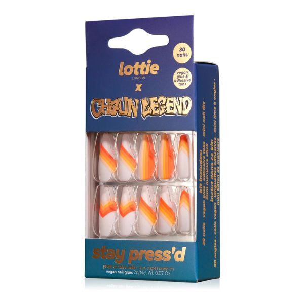 Lottie London X Chaun Legend Stay Press On -kynsilakka auringonlaskun aikaan
