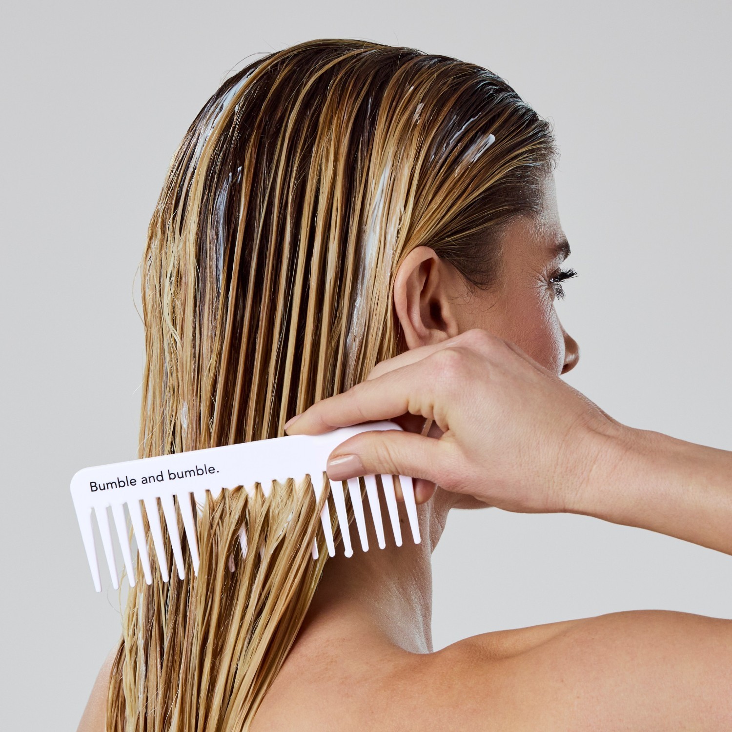 Bumble and bumble. Regenerator Hairdressers' Invisible Oil regenerator - 60 ml