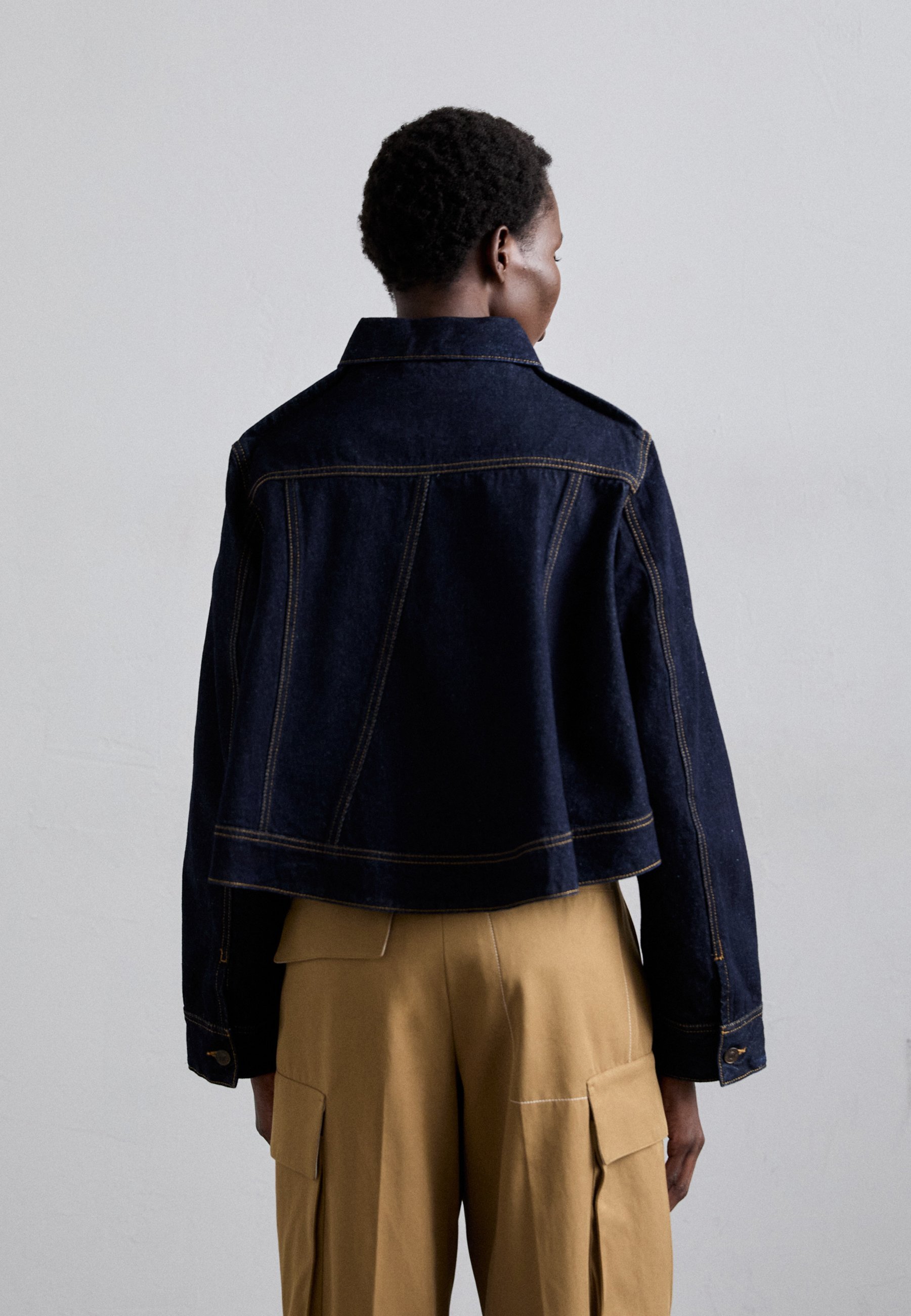 Victoria Beckham cropped jack - denim jack - donker indigo wassing