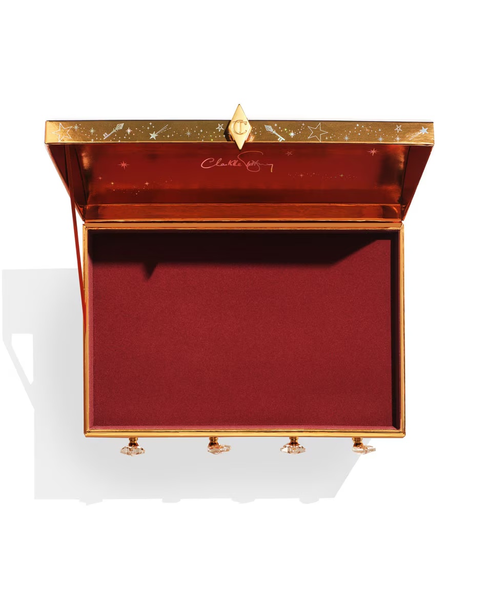 Cufărul cu comori de frumusețe CHARLOTTE TILBURY CUFĂRUL CU COMORI DE FRUMUSEȚE AL LUI CHARLOTTE