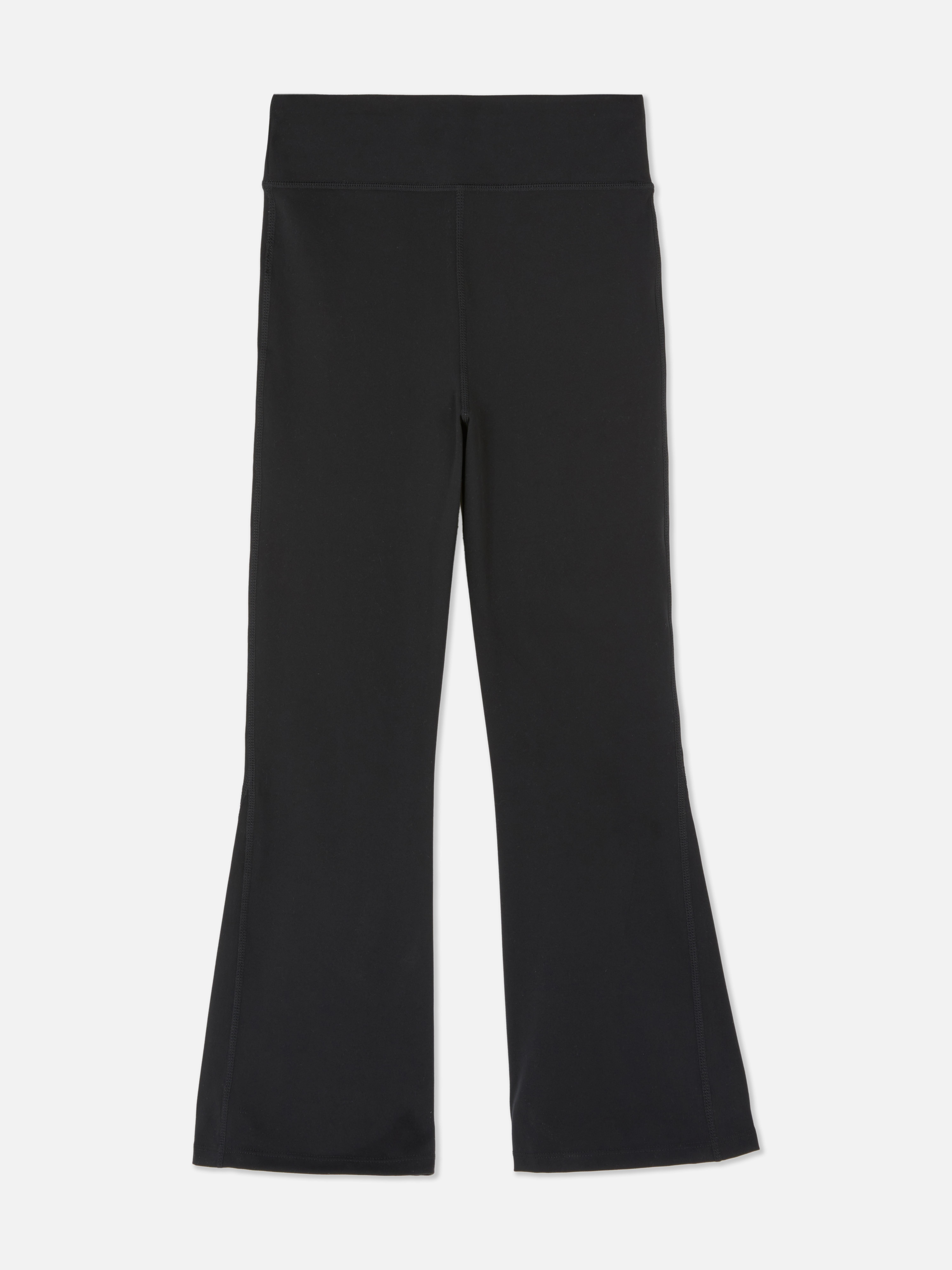 Széles szárú, rugalmas sportleggings. Rugalmas sportleggings széles szárral.