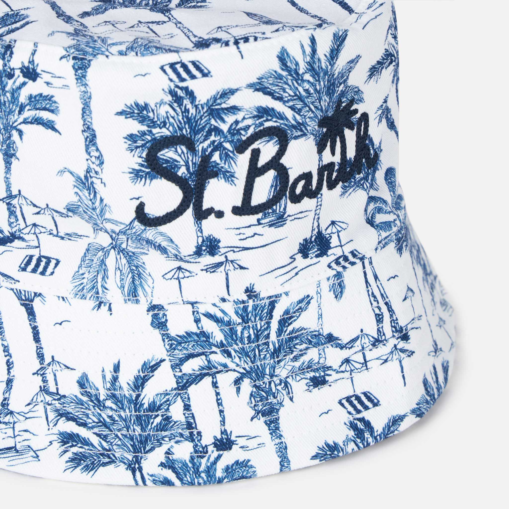 Katoenen bucket hat | Blauw Toile de Jouy-patroon | Blauwe St. Barth-borduurwerk aan de voorkant | Eén maat | Saint Barth