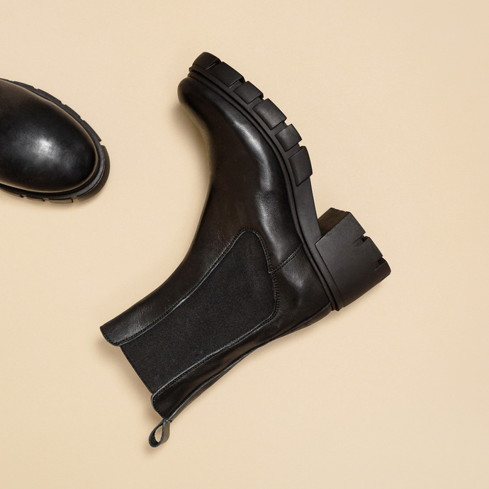 Bottines à talons et semelles crantées  en cuir noir