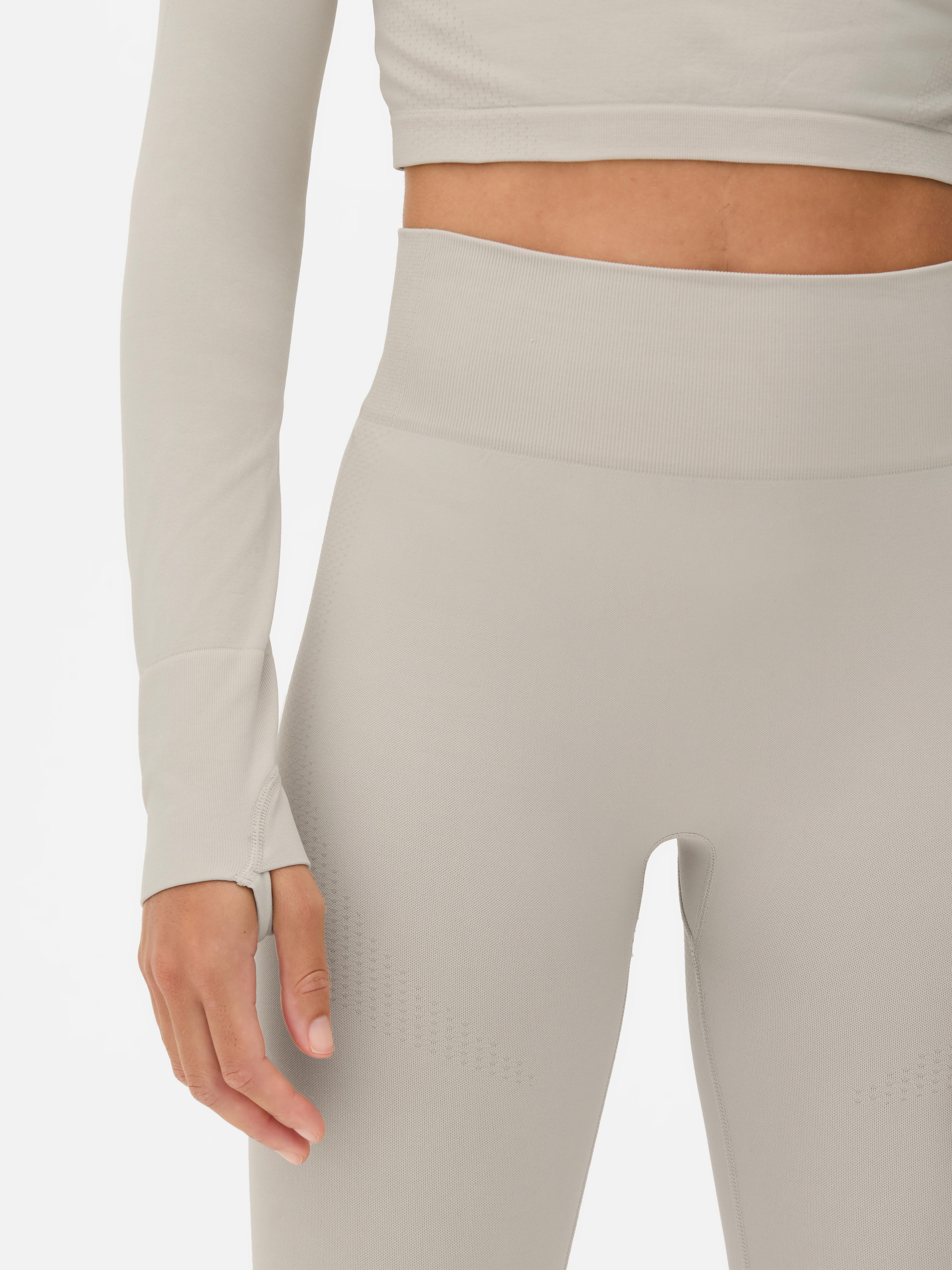 Colanți modelatori fără cusături. Colanți lungi cu talie înaltă și design fără cusături.