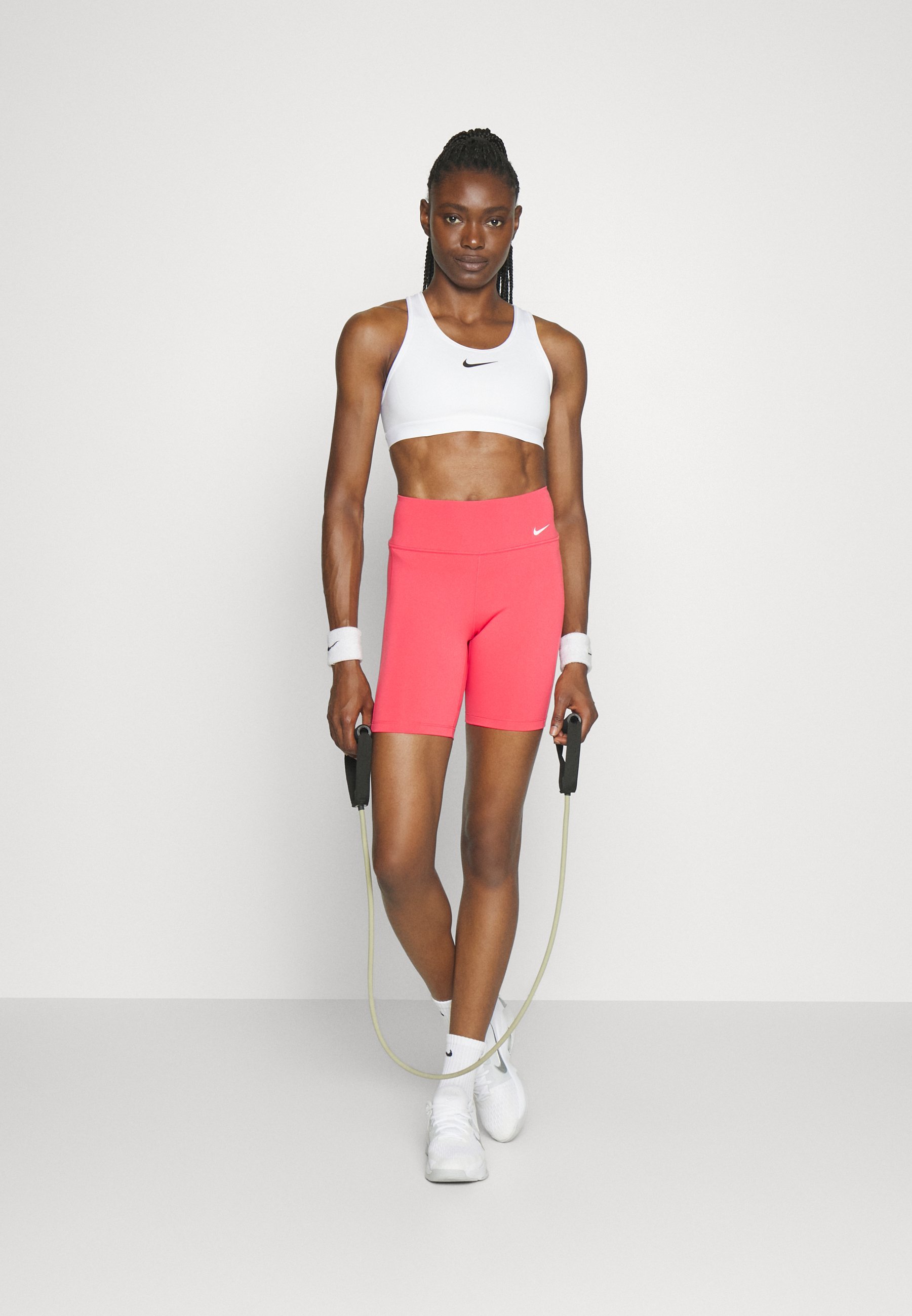 Nike Performance SWOOSH HIGH SUPPORT - Kõrgtoestusega spordirinnahoidja - valge/must