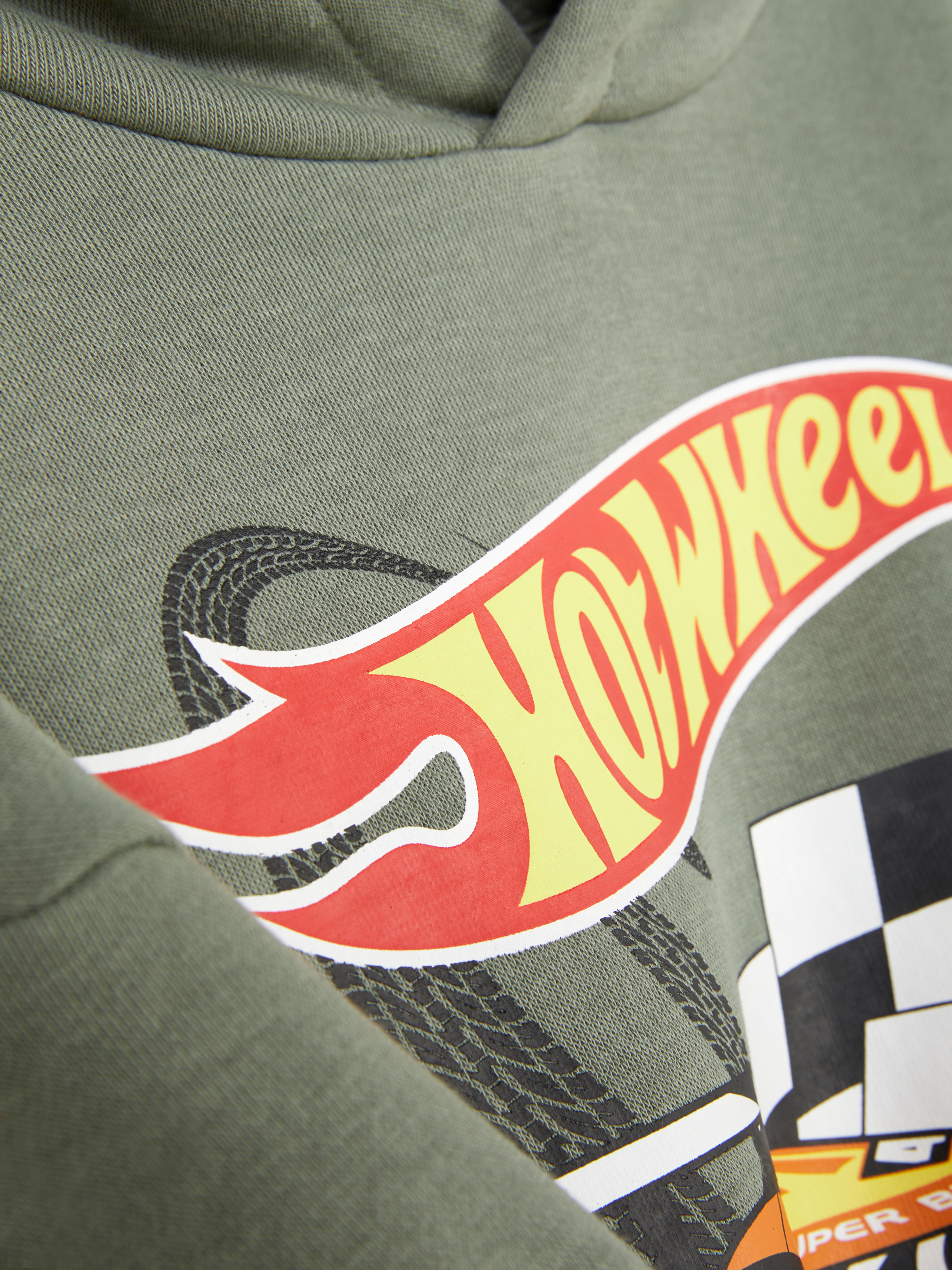 Hot Wheels Hoodie mit Aufdruck Ein Hot Wheels Hoodie mit einem Rennwagen auf der Vorderseite