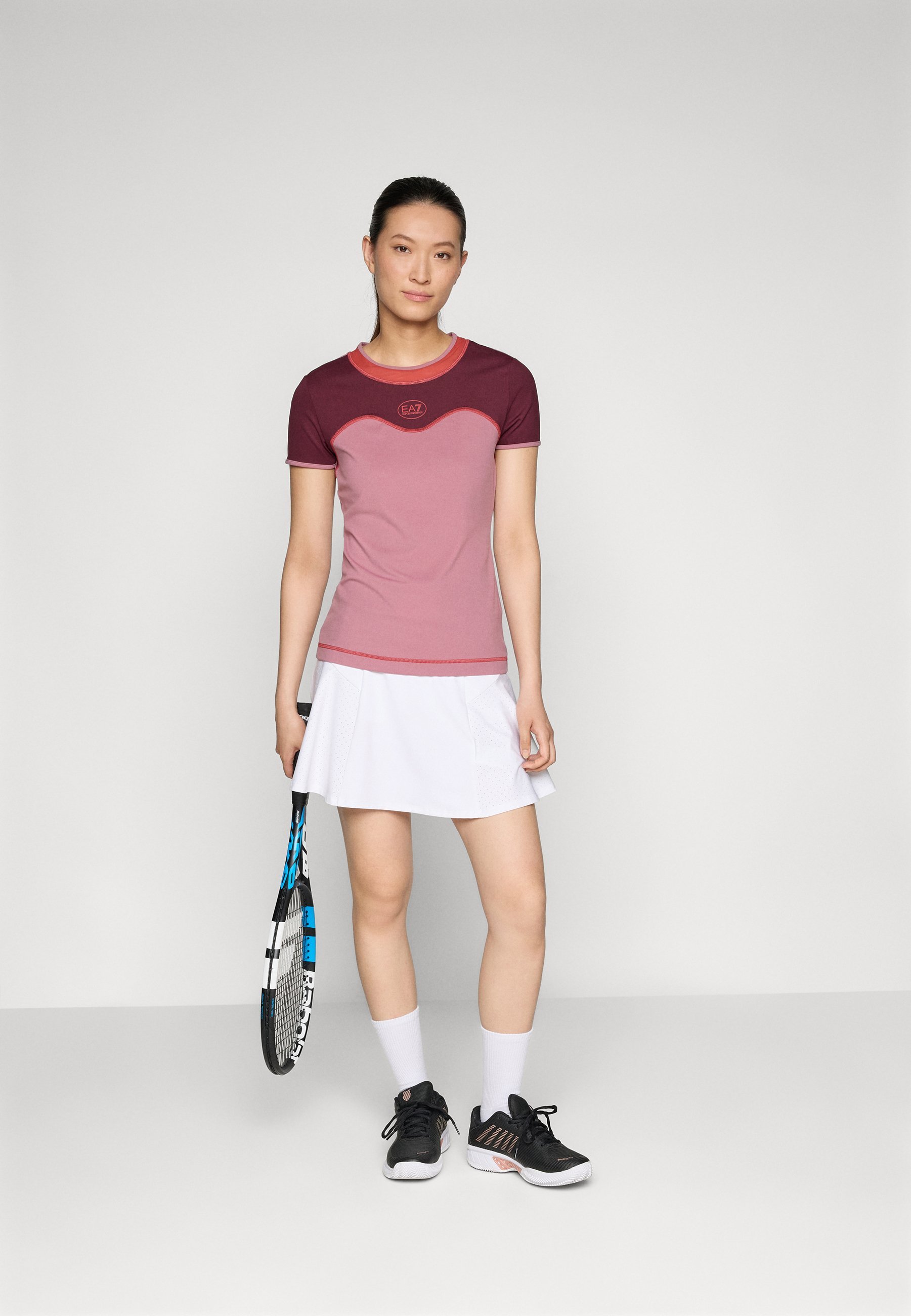 EA7 Emporio Armani TENNIS PRO FREESTYLE TEE - Koszulka sportowa - dusky orchid/bordeaux