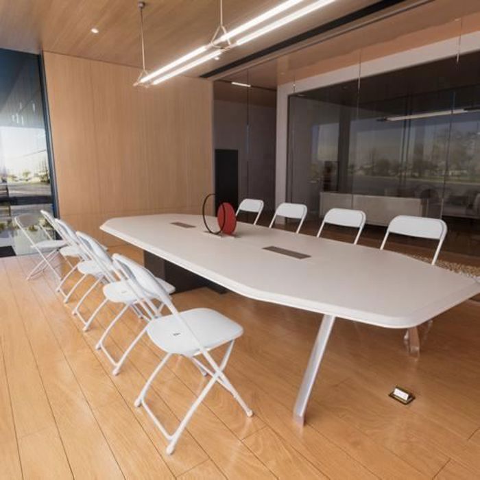 Lot de 20 chaises pliantes en plastique blanc, sièges commerciaux empilables portables intérieurs et extérieurs avec cadre en acier