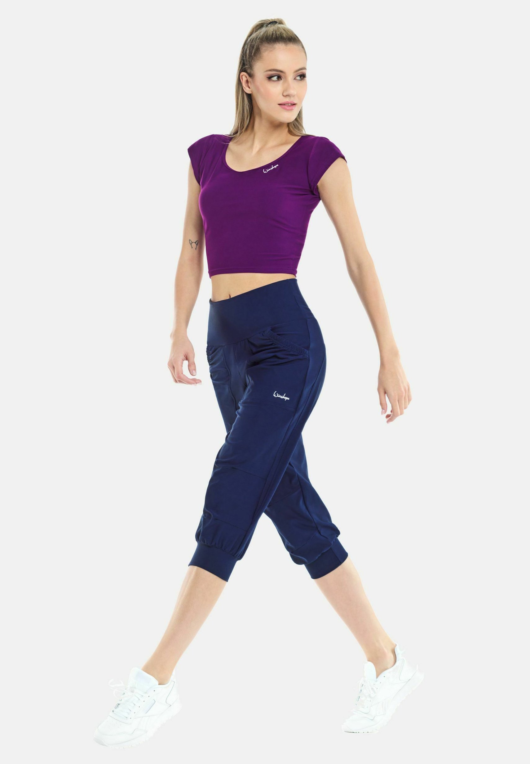 Camiseta esportiva Winshape FUNCTIONAL LIGHT AND SOFT CROPPED KURZARM - cor ameixa escura