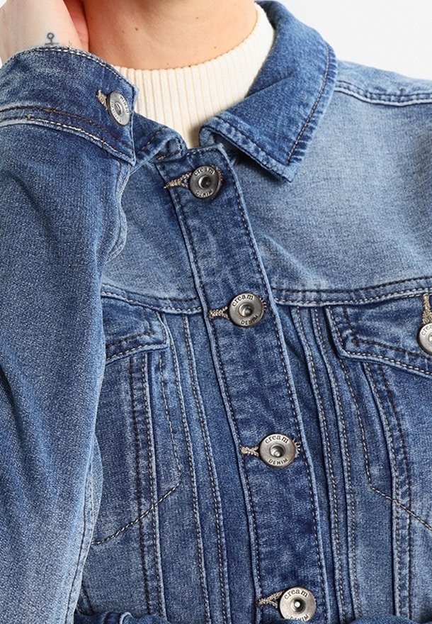 Cremefarbene Jeansjacke – Moonwashed