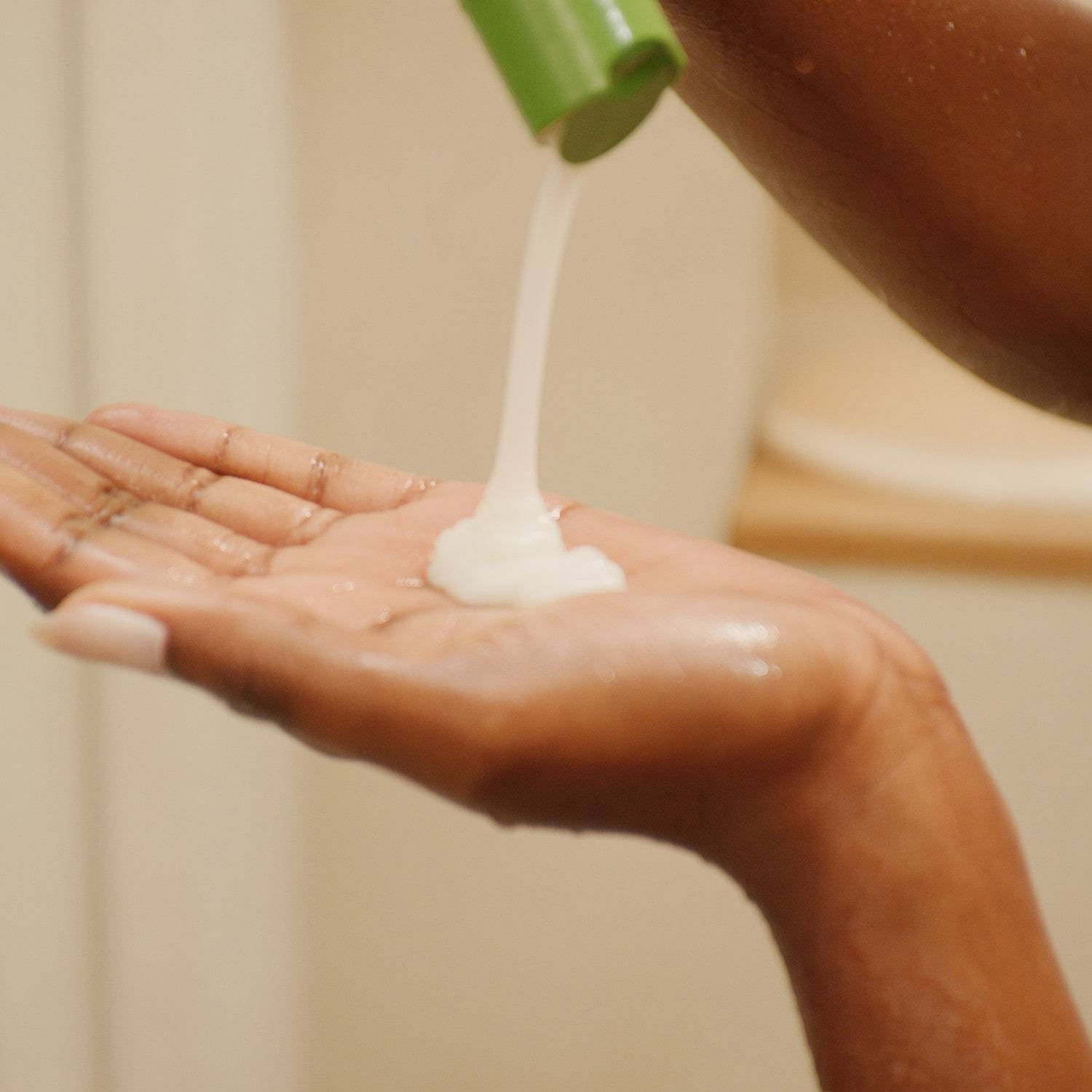 Aveda šampon za kovrdžavu kosu be curly advanced™ Co-wash - 350 ml