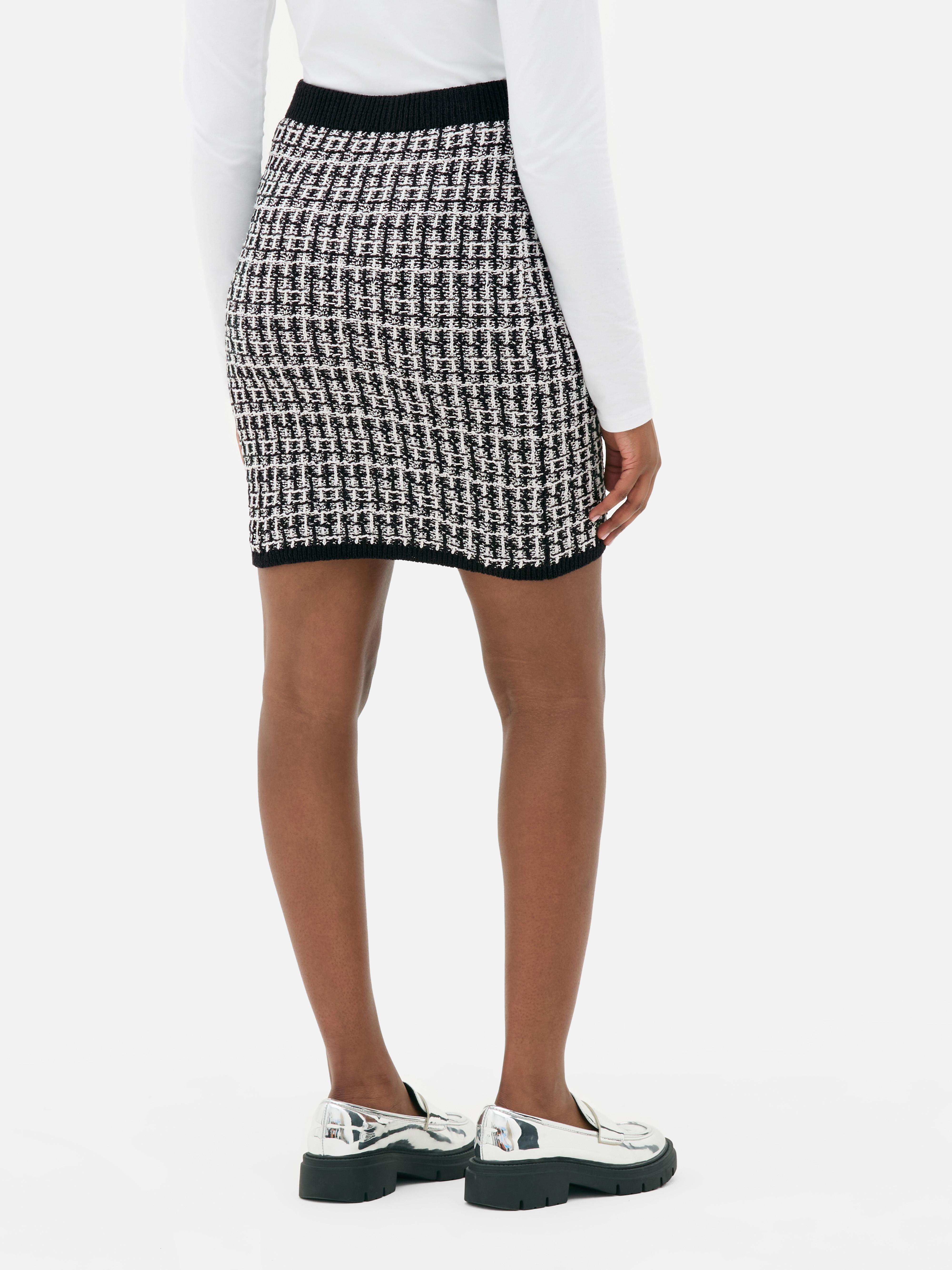 Tweed mini skirt A tweed mini skirt with an elastic waistband and ribbed hem