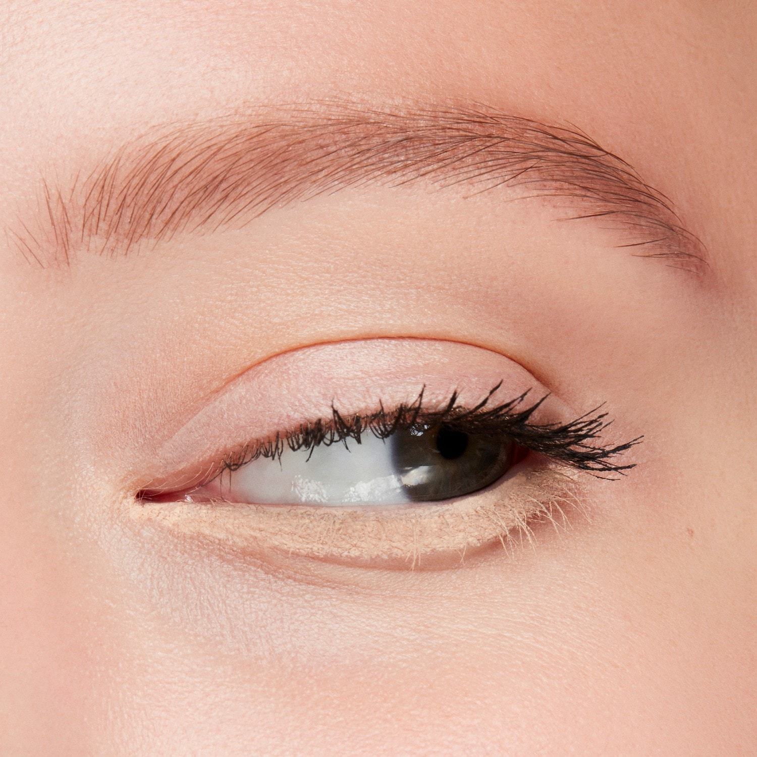 MAC akių pieštuko spalvos „Excess Gen“ akių kontūro pieštukas – 0,35 g