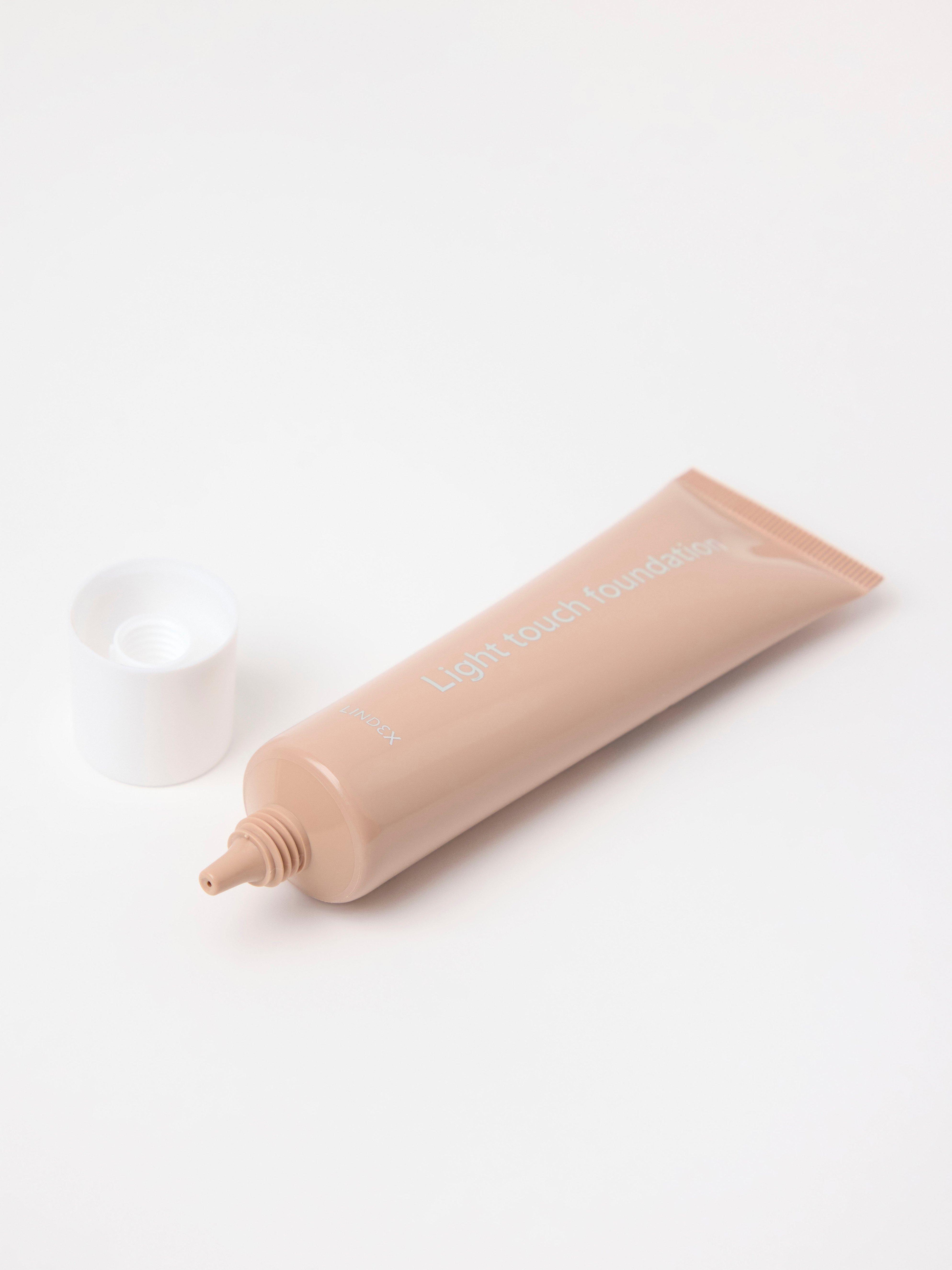 Base de maquillaje Lindex Beauty Light Touch 4