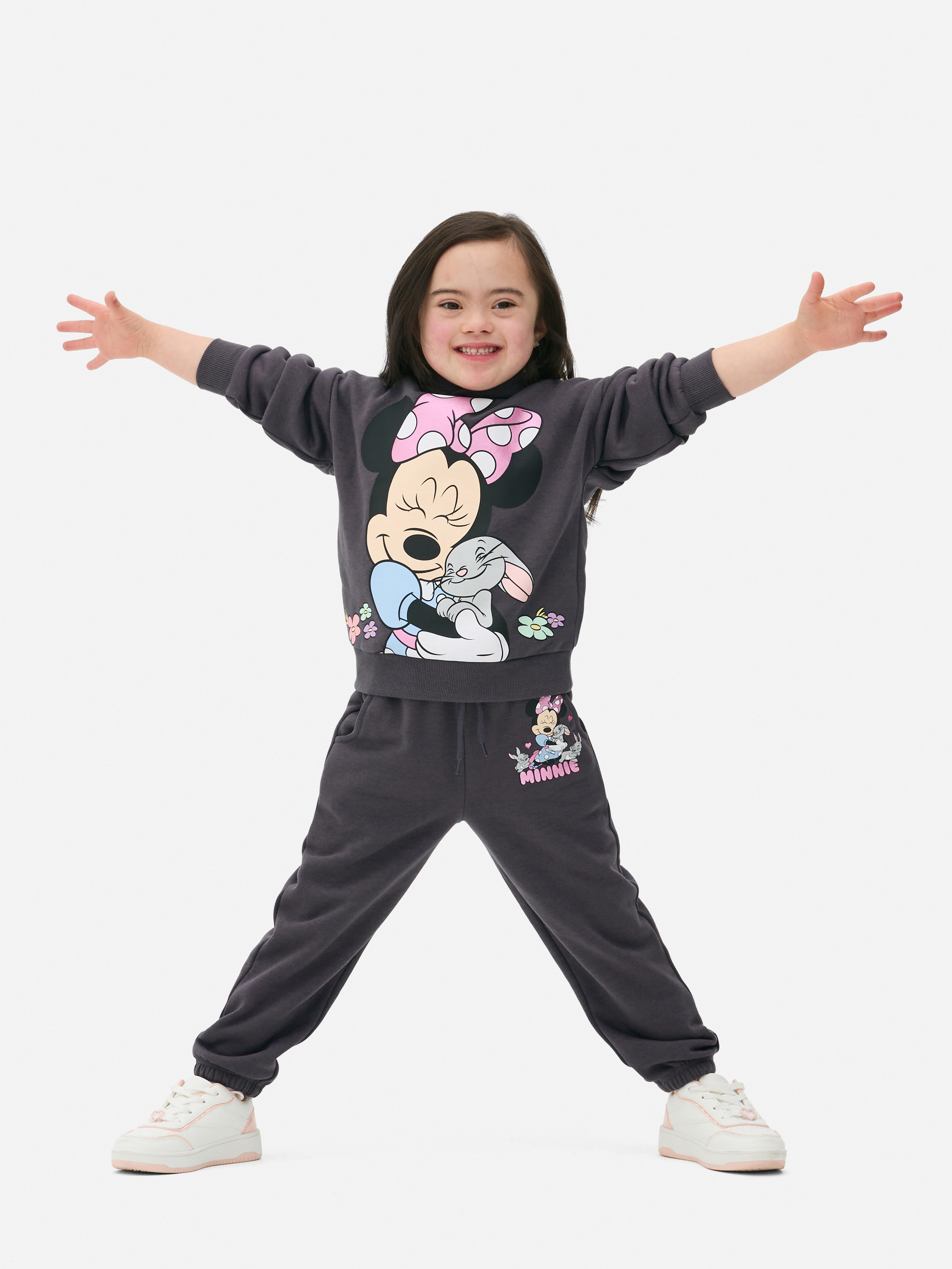 Pantaloni de trening asortați cu Minnie Mouse de la Disney. Pantaloni de trening cu șnur de strângere, manșete la gleznă și imprimeu cu Minnie Mouse îmbrățișând un iepuraș.