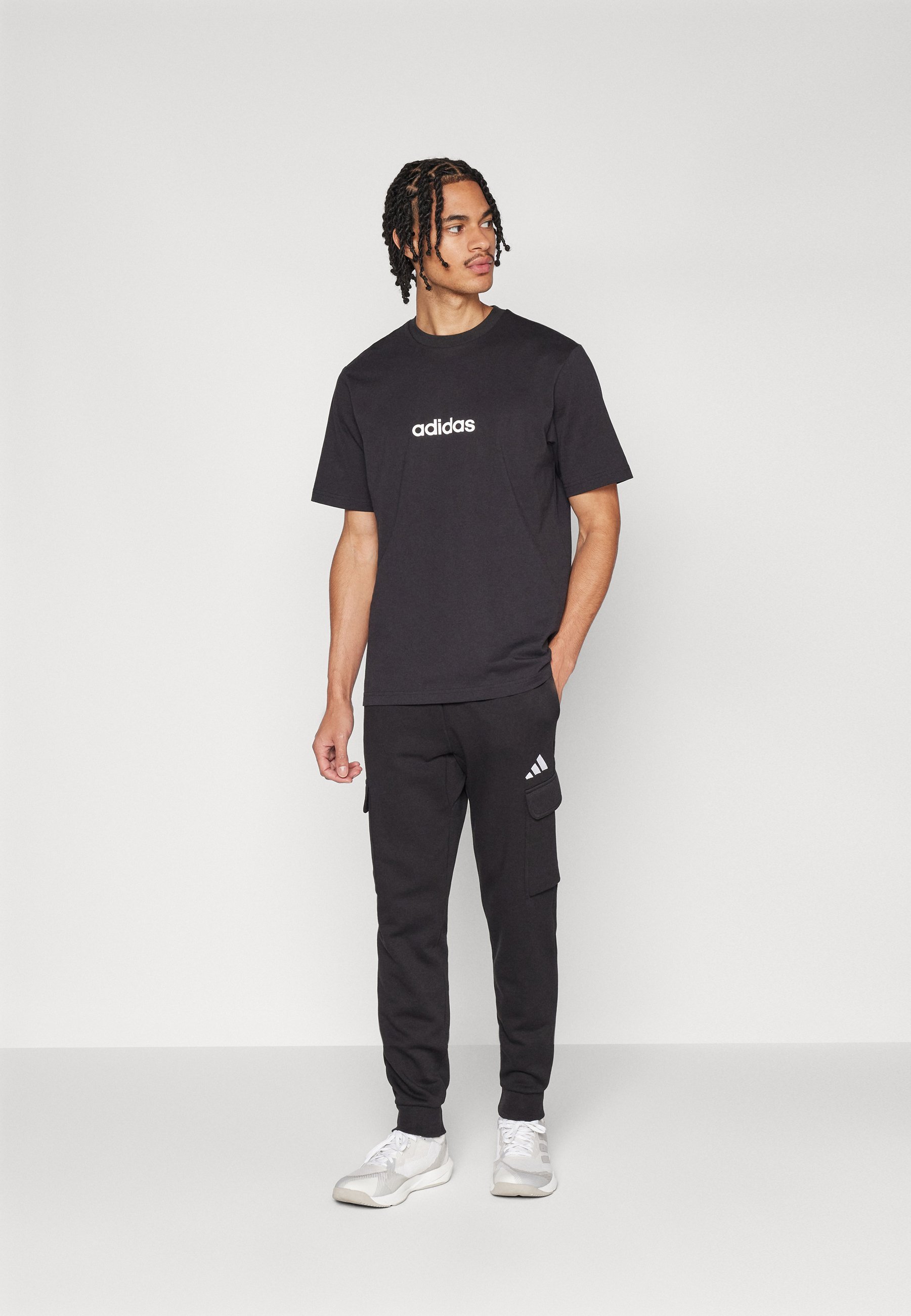 adidas Sportswear ESSENTIALS FEEL COZY CARGO - Tracksuit bottoms - black/white
