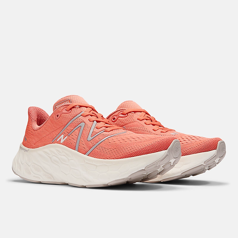 Fresh Foam X More v4 pro ženy – Gulf Red s mořskou solí a stříbrnou metalízou