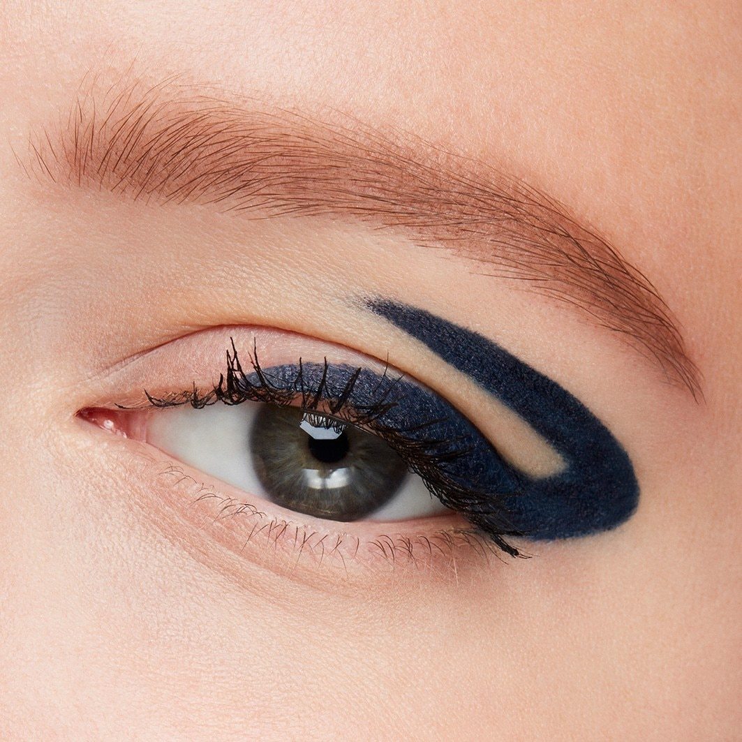 MAC akių pieštuko spalvos „Excess Gen“ akių kontūro pieštukas – 0,35 g